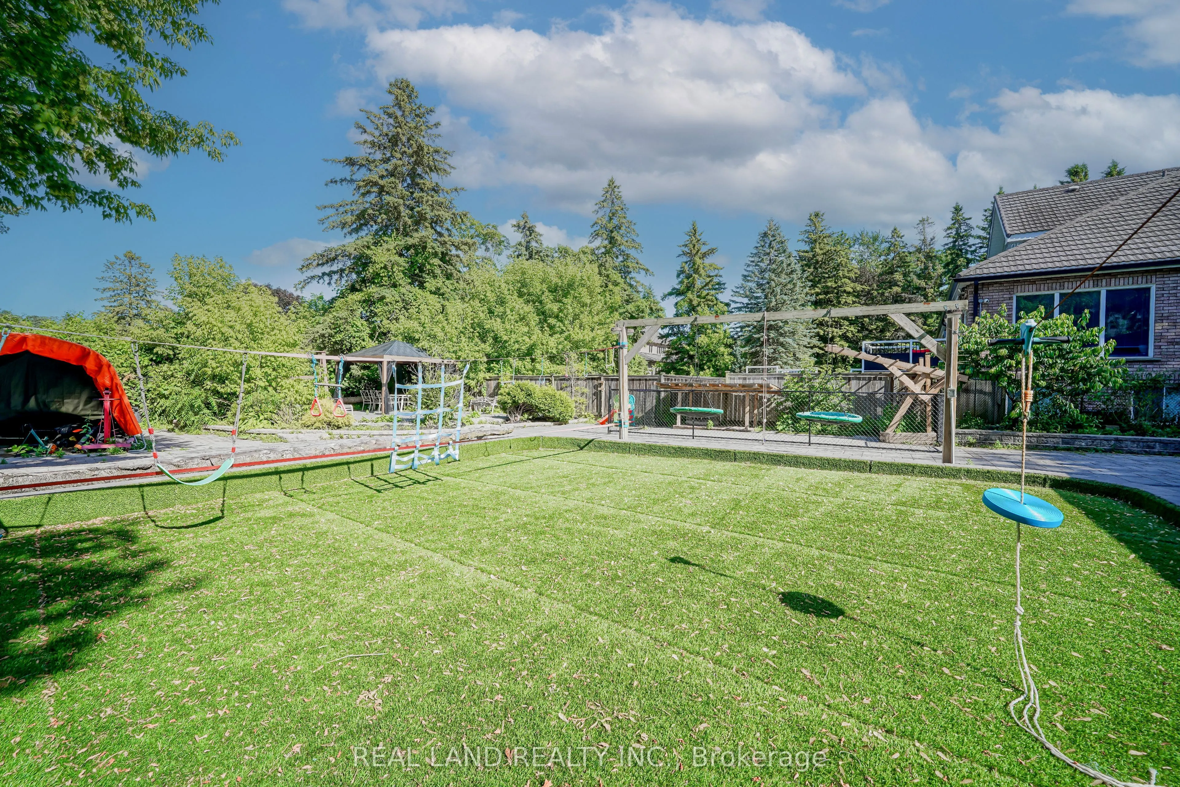 9 Oakcrest Avenue