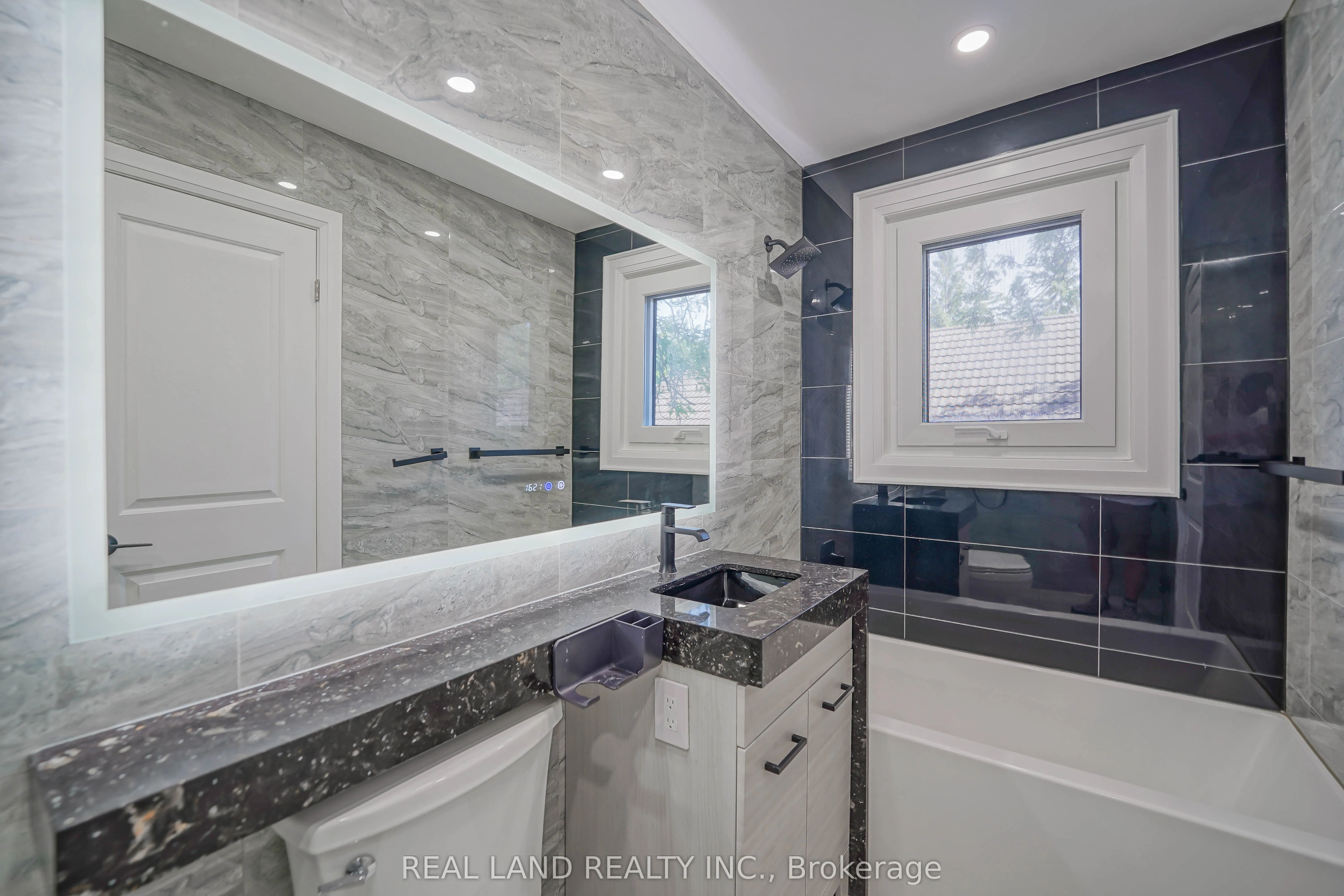 9 Oakcrest Avenue