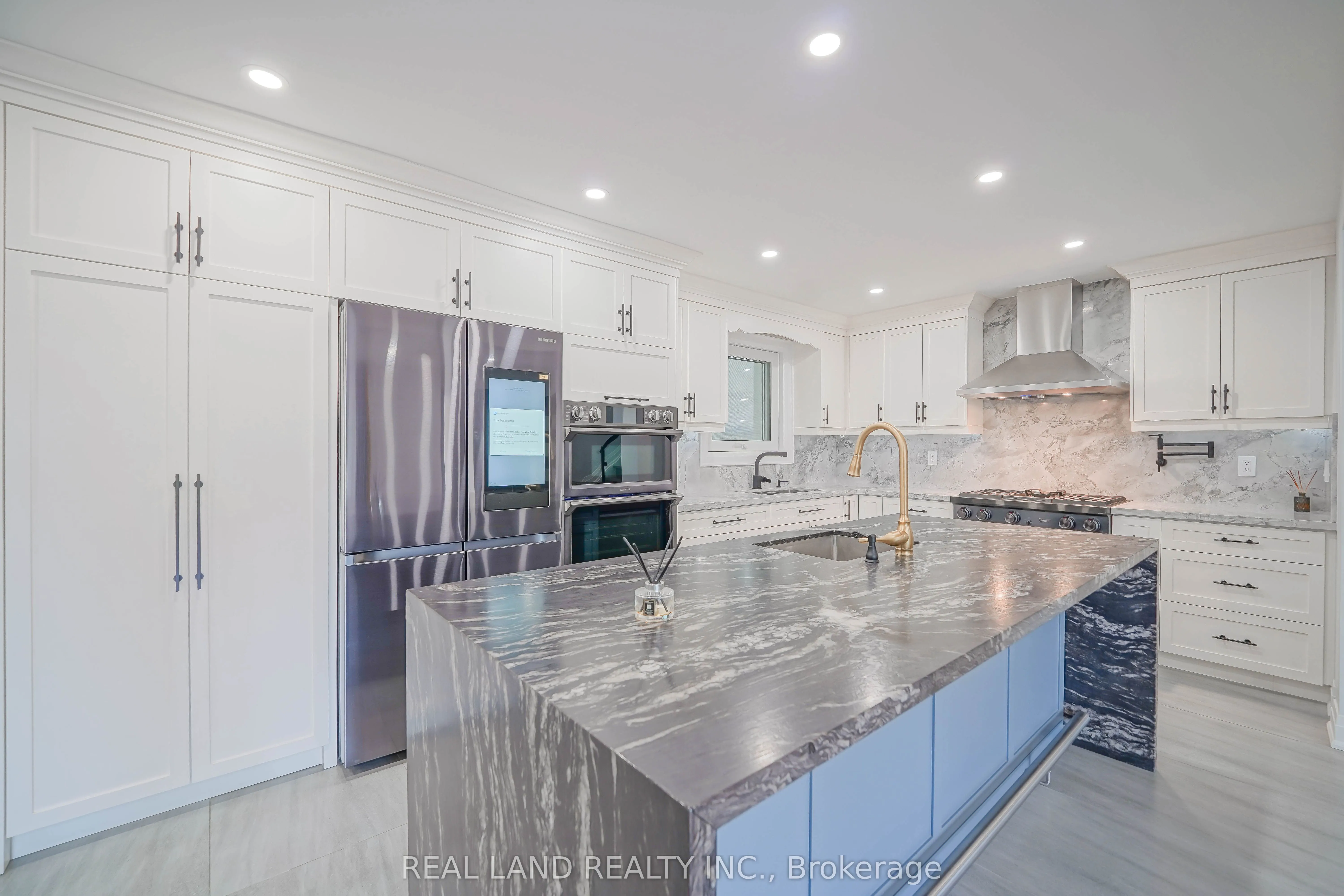9 Oakcrest Avenue