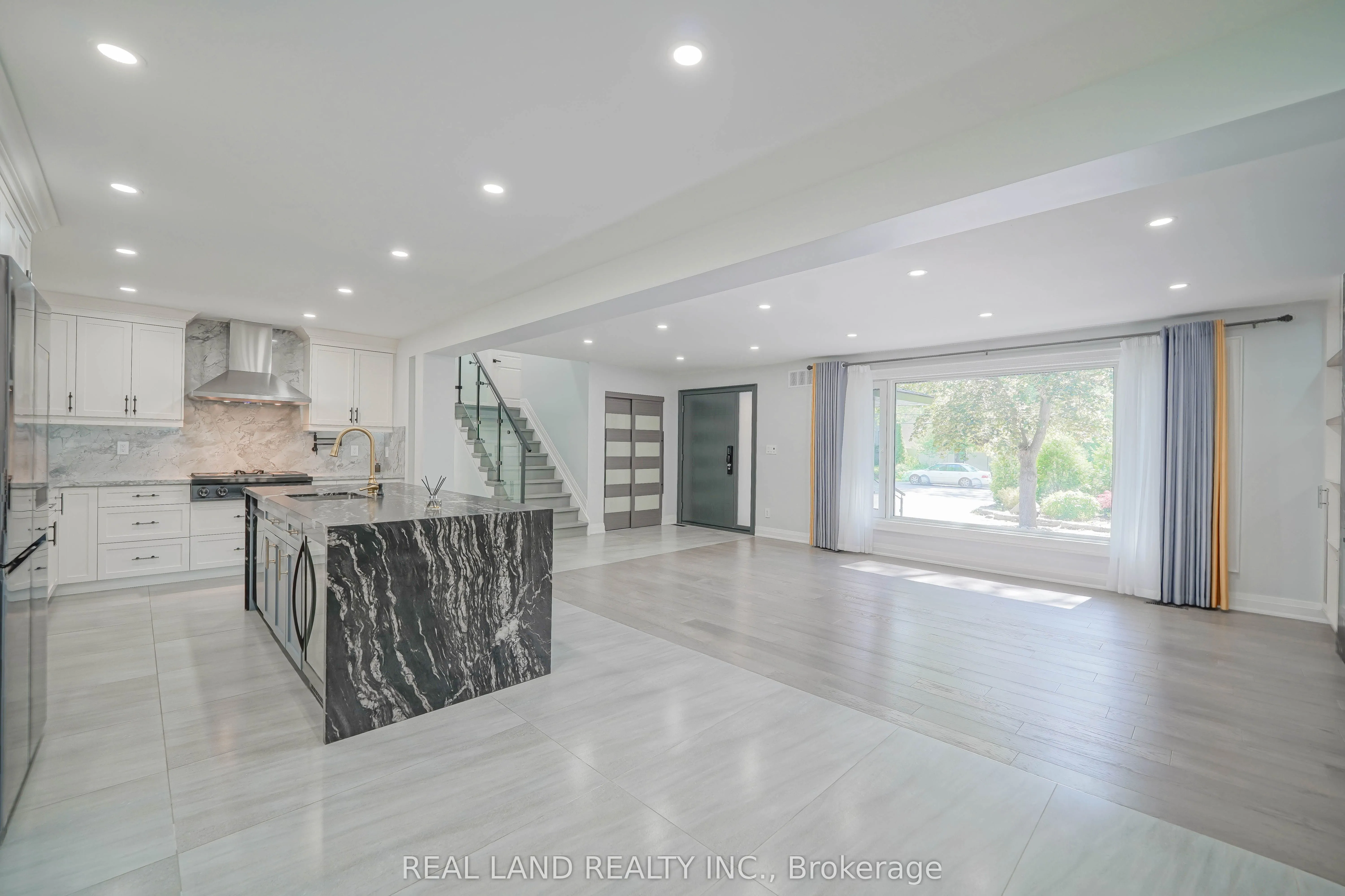 9 Oakcrest Avenue