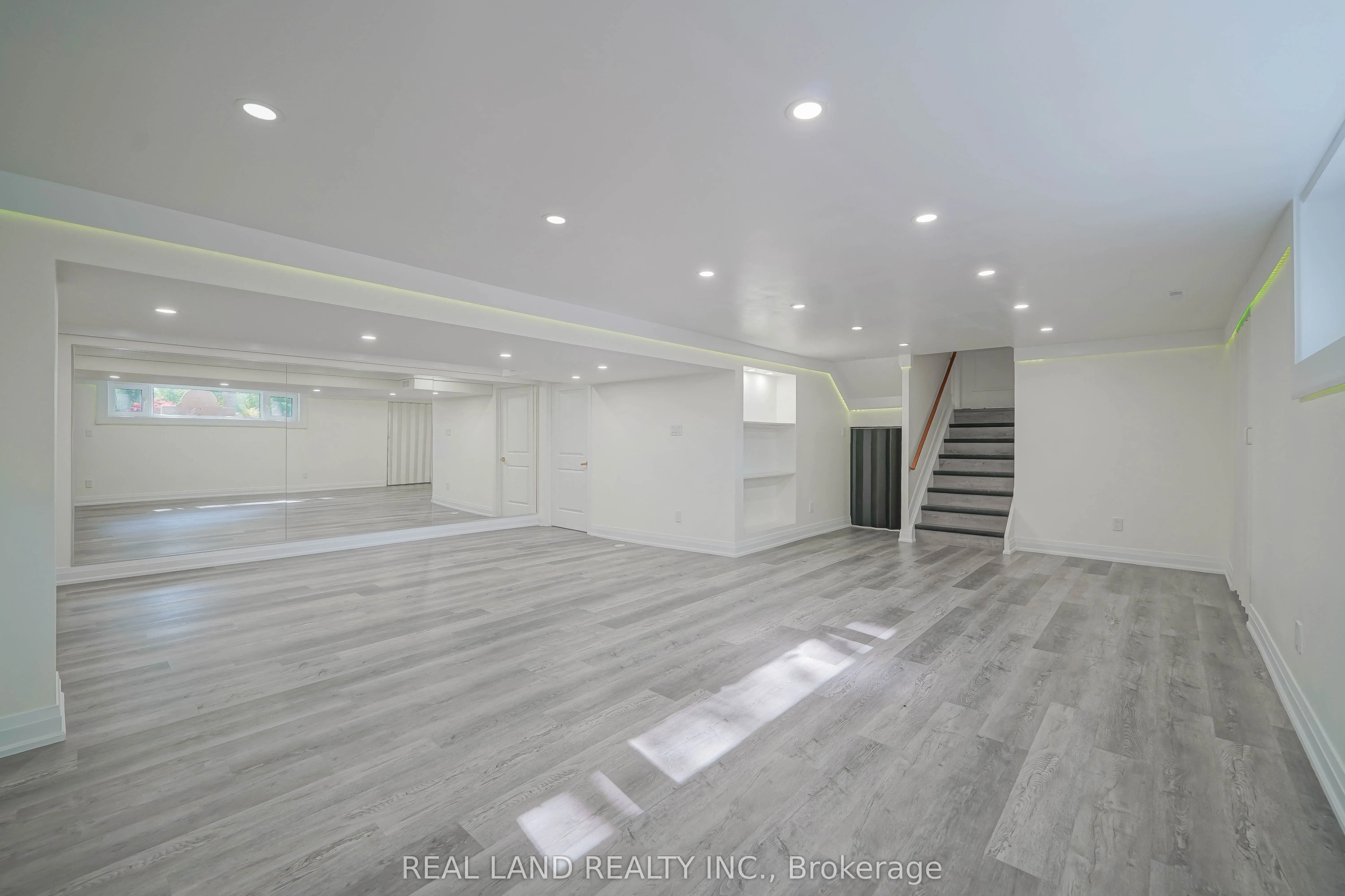 9 Oakcrest Avenue