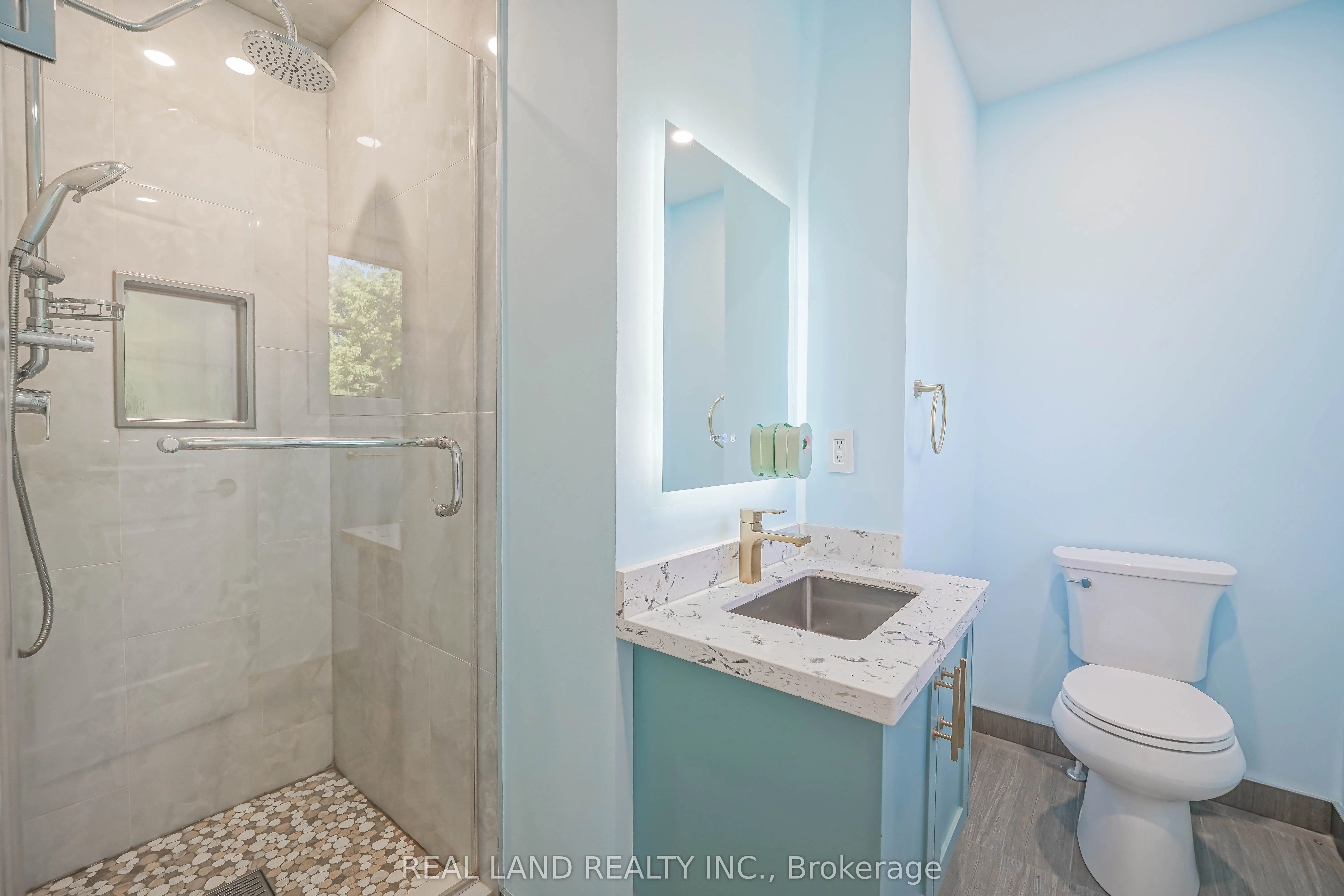 9 Oakcrest Avenue