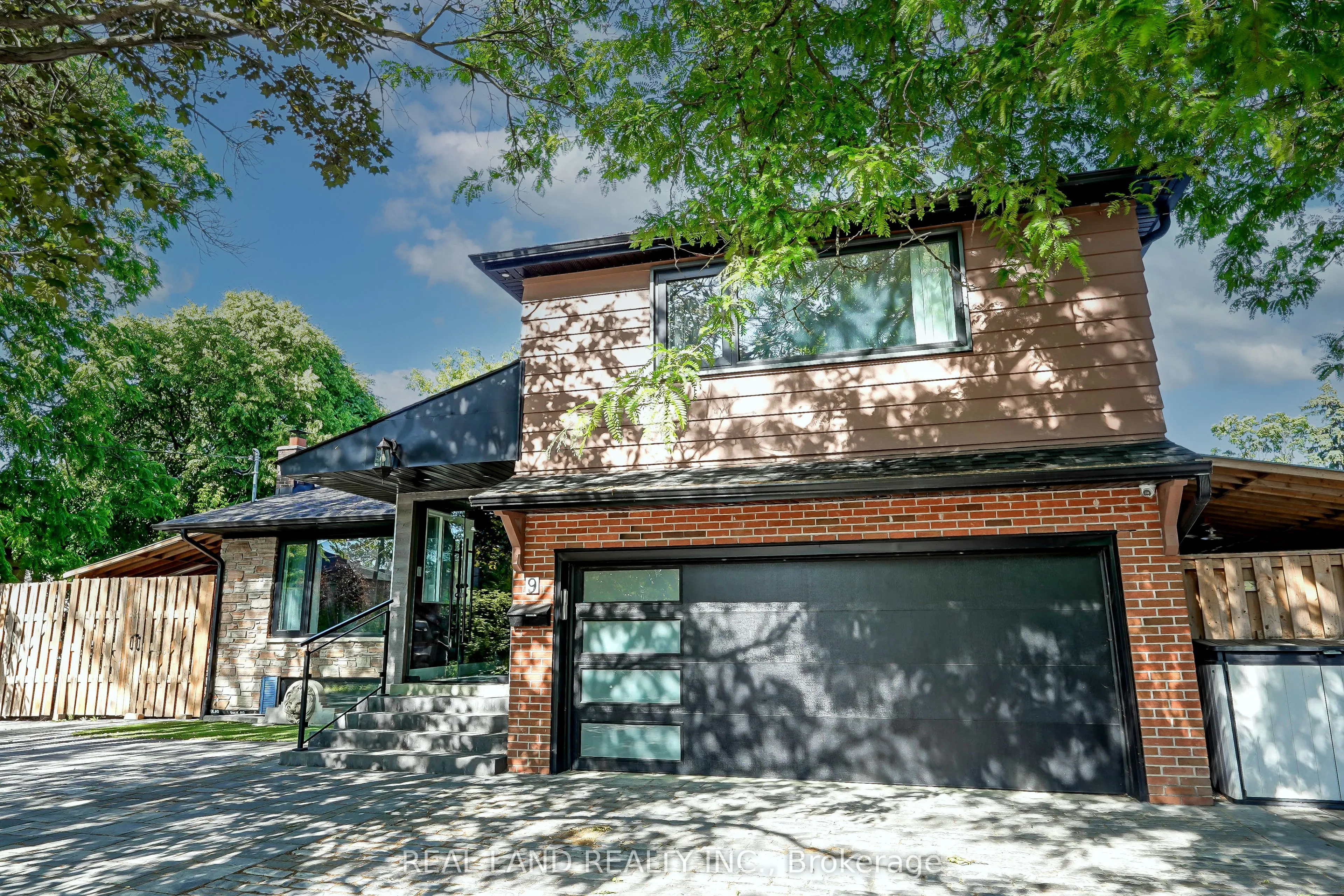 9 Oakcrest Avenue
