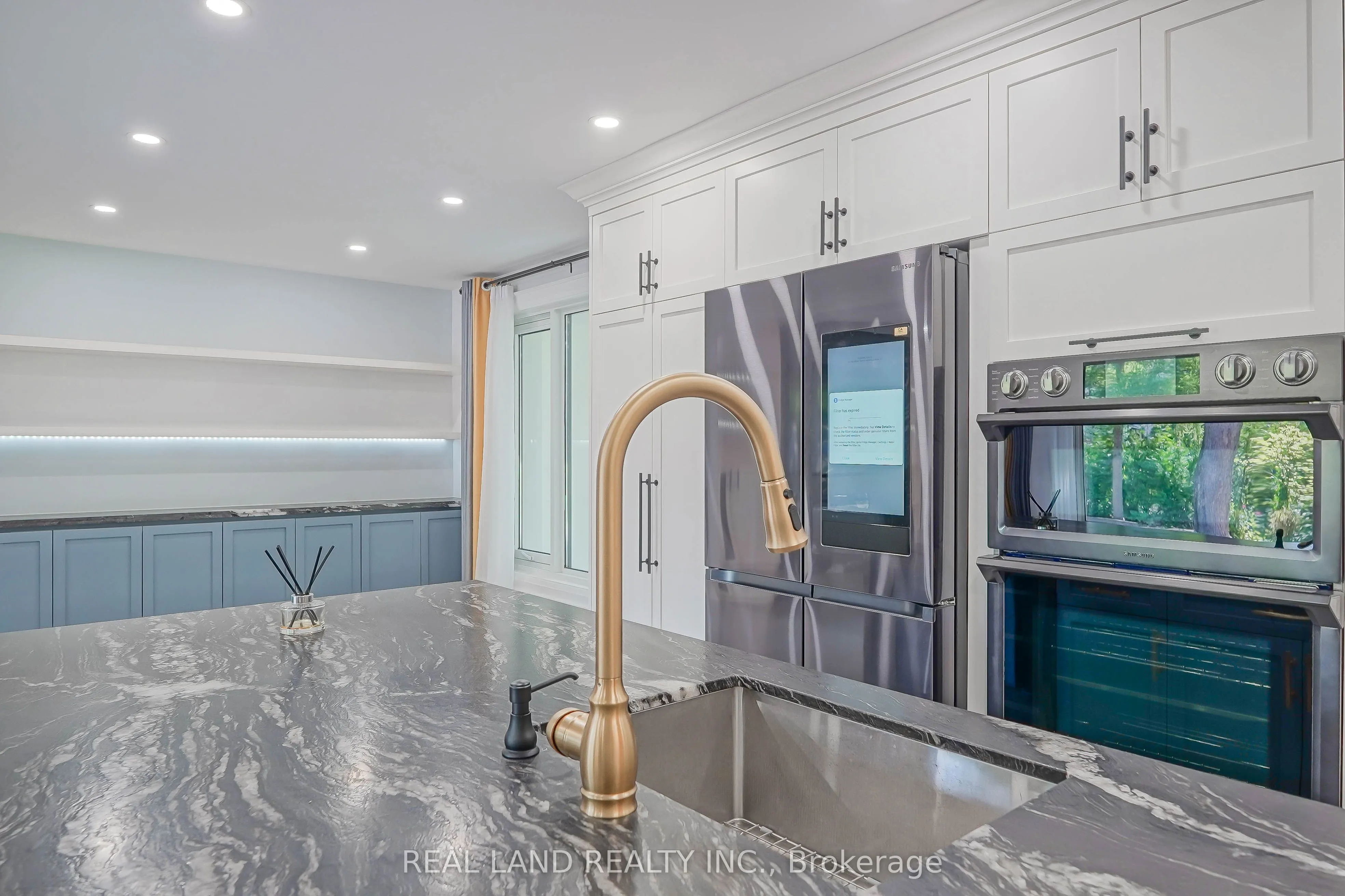 9 Oakcrest Avenue