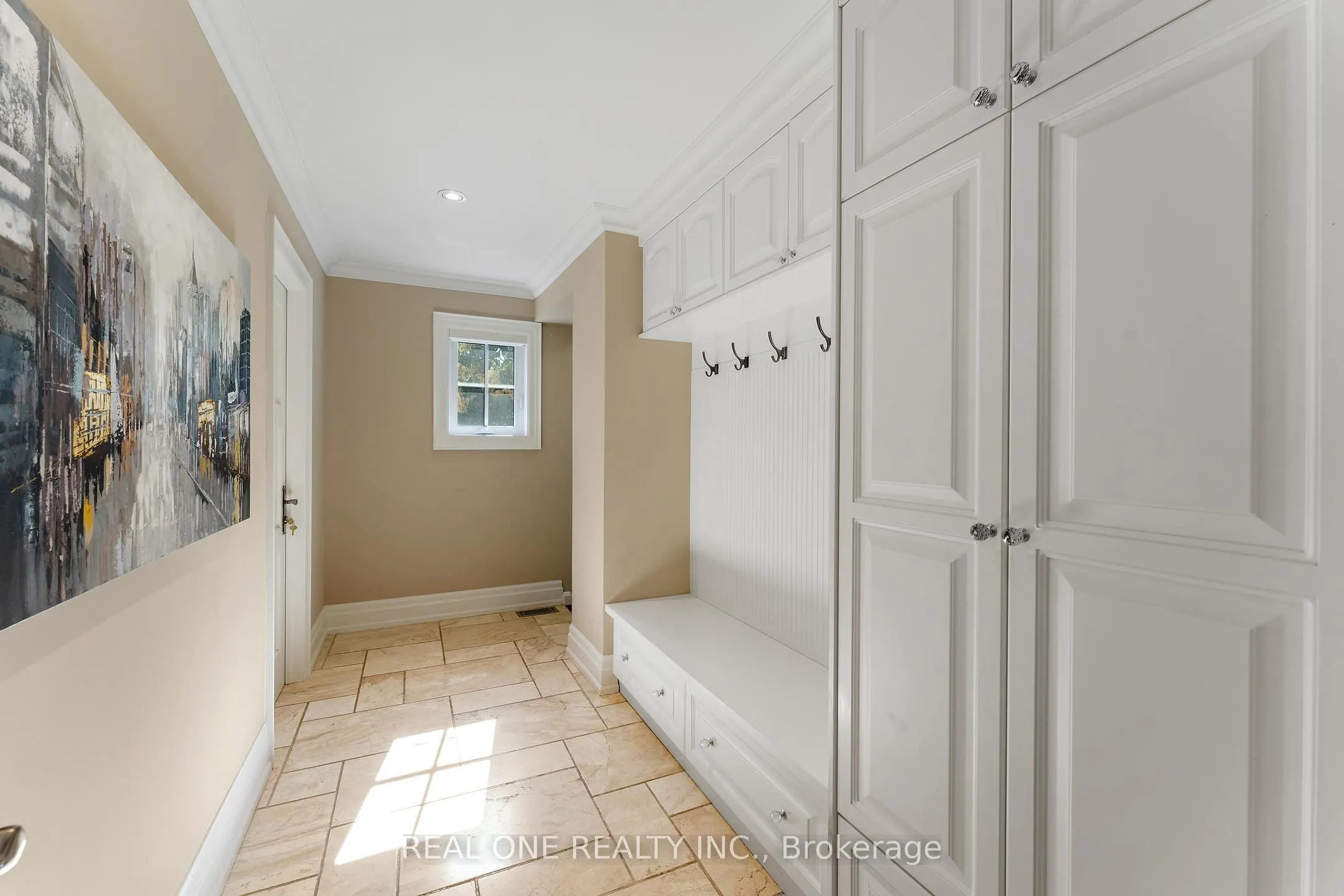 111 Cartwright Boulevard