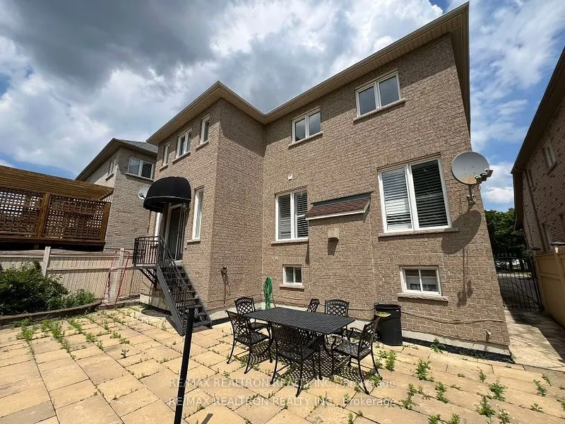 120 Greenock Drive