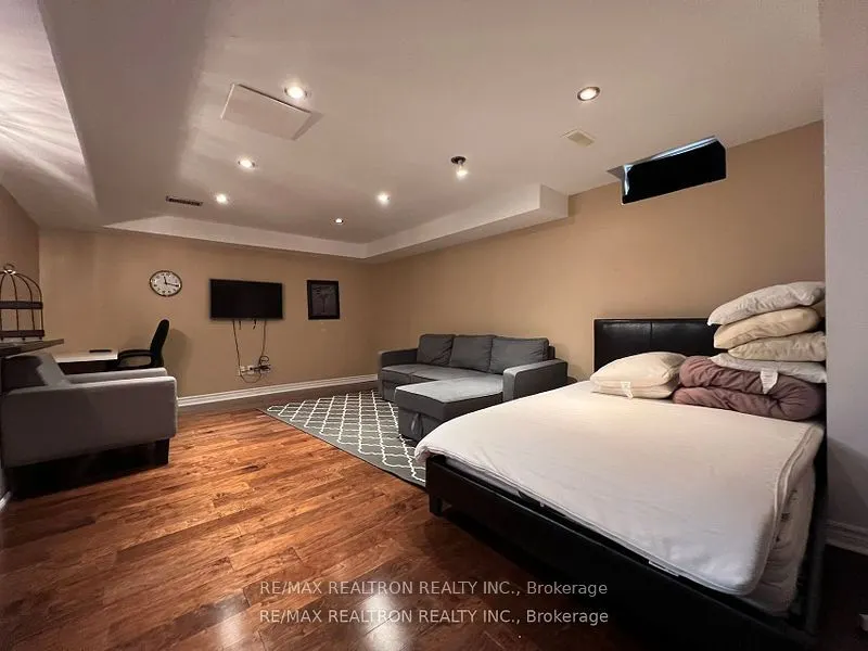 120 Greenock Drive