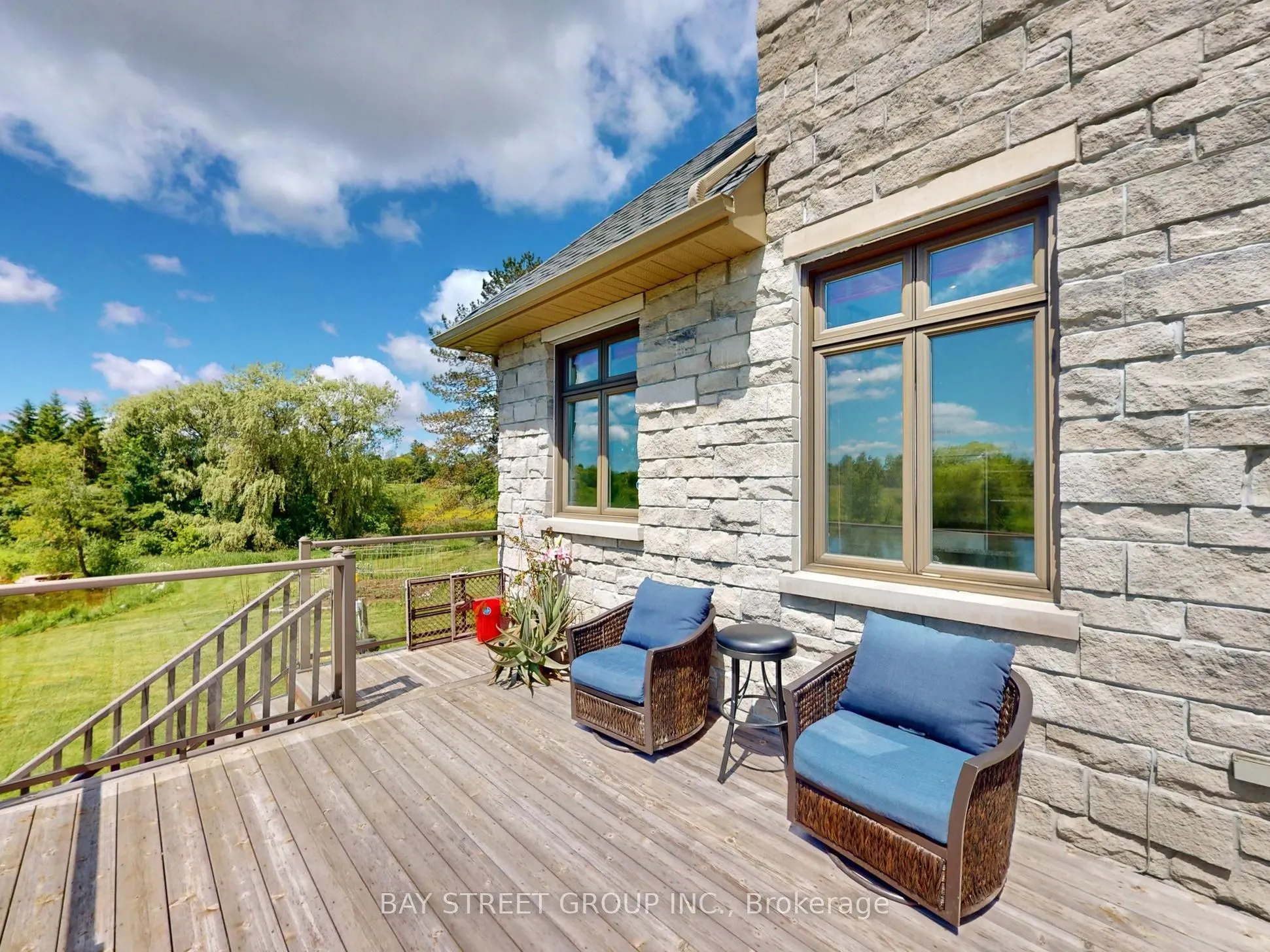 3141 Vivian Road