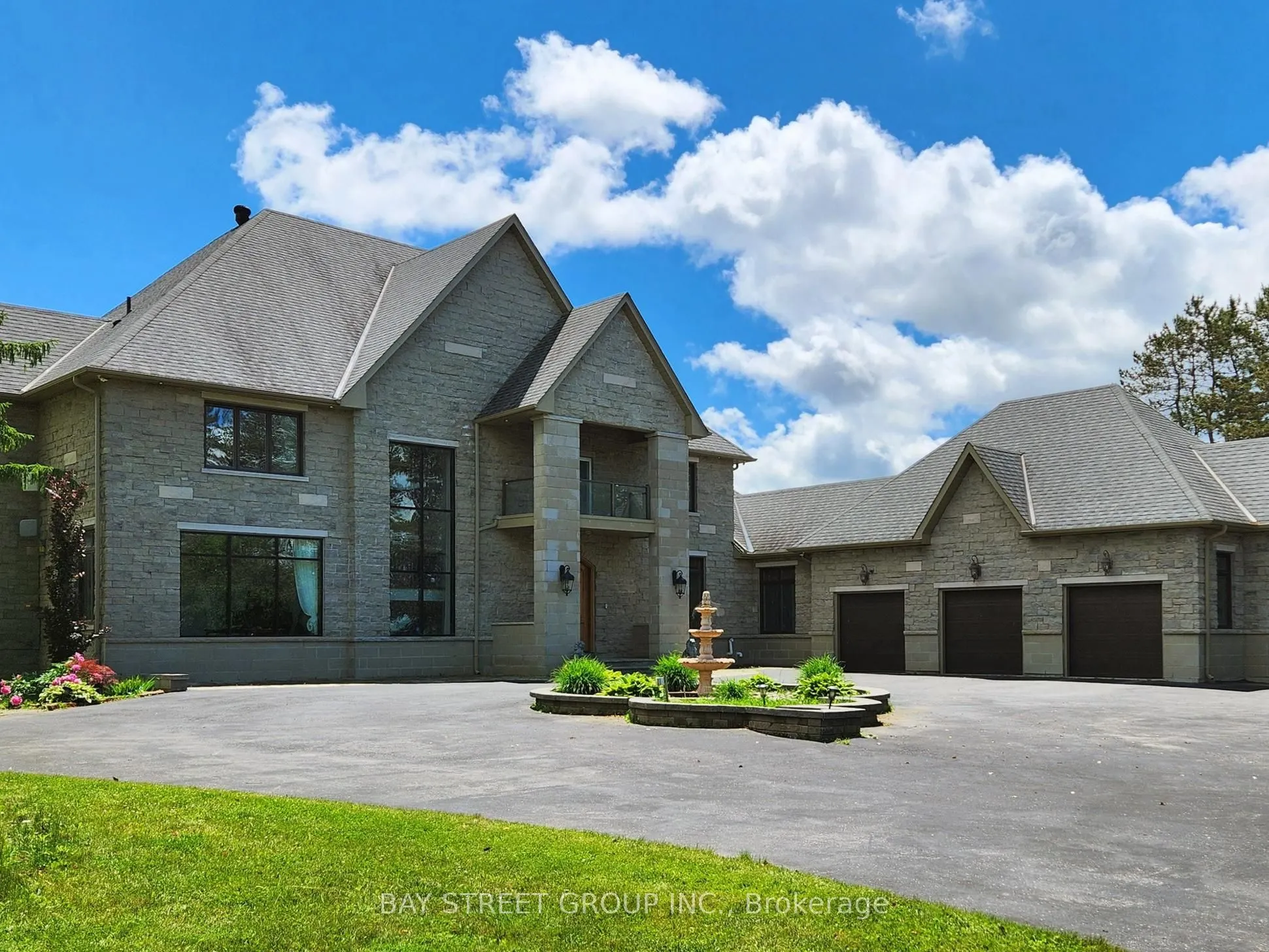 3141 Vivian Road