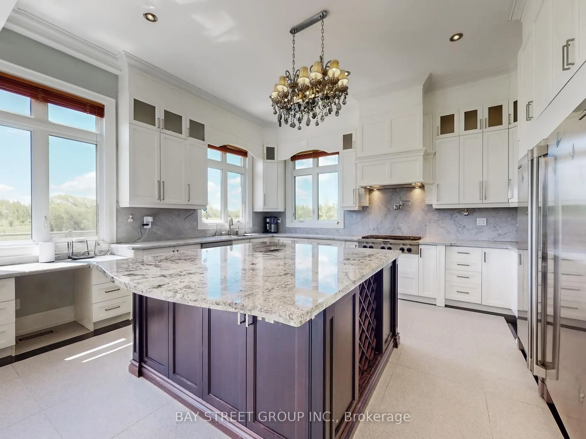 3141 Vivian Road