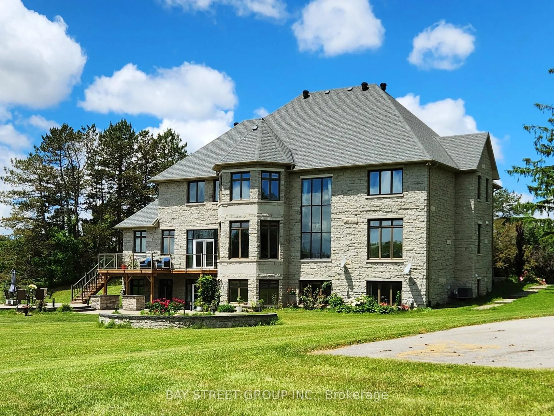 3141 Vivian Road