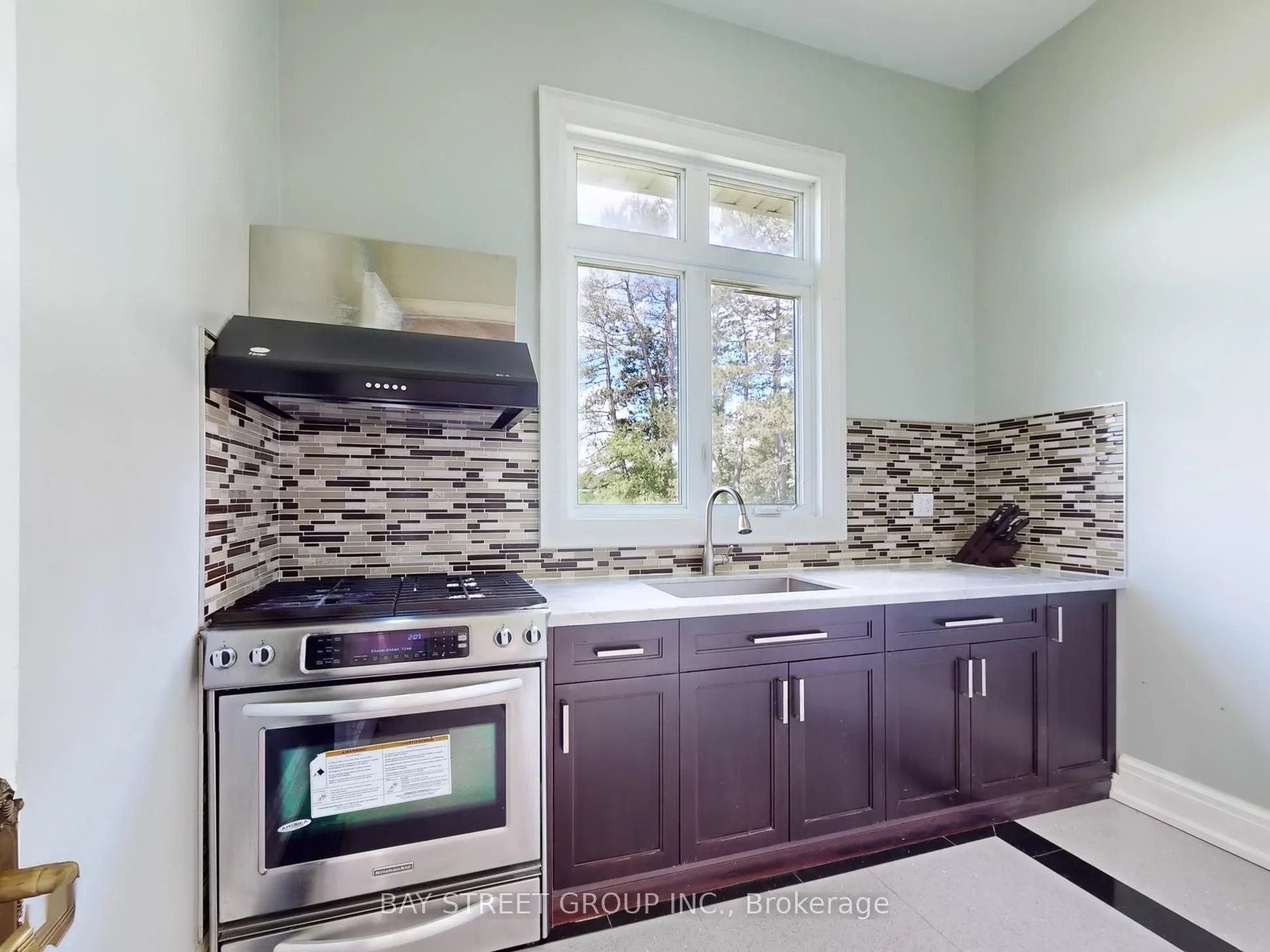 3141 Vivian Road
