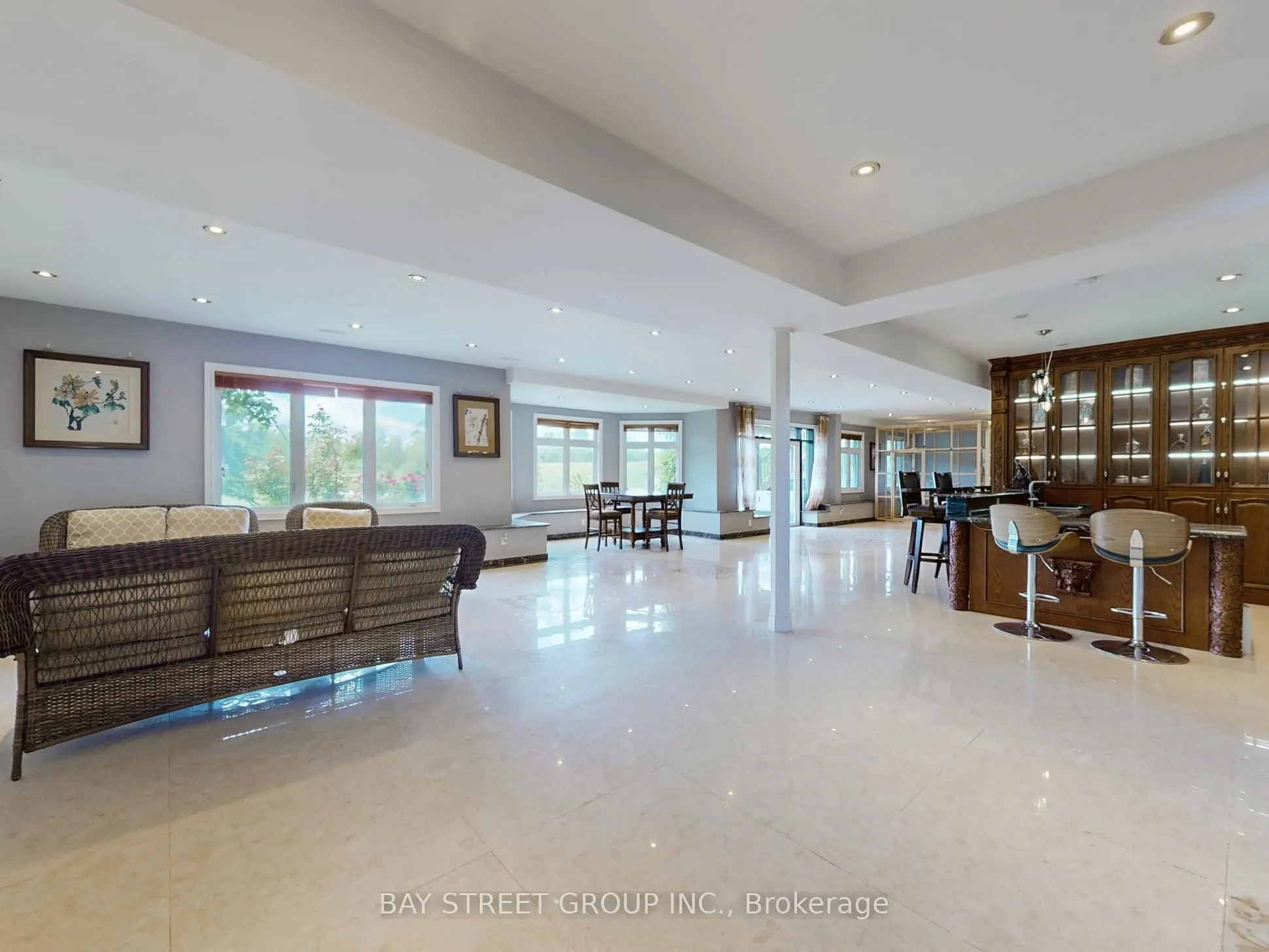 3141 Vivian Road