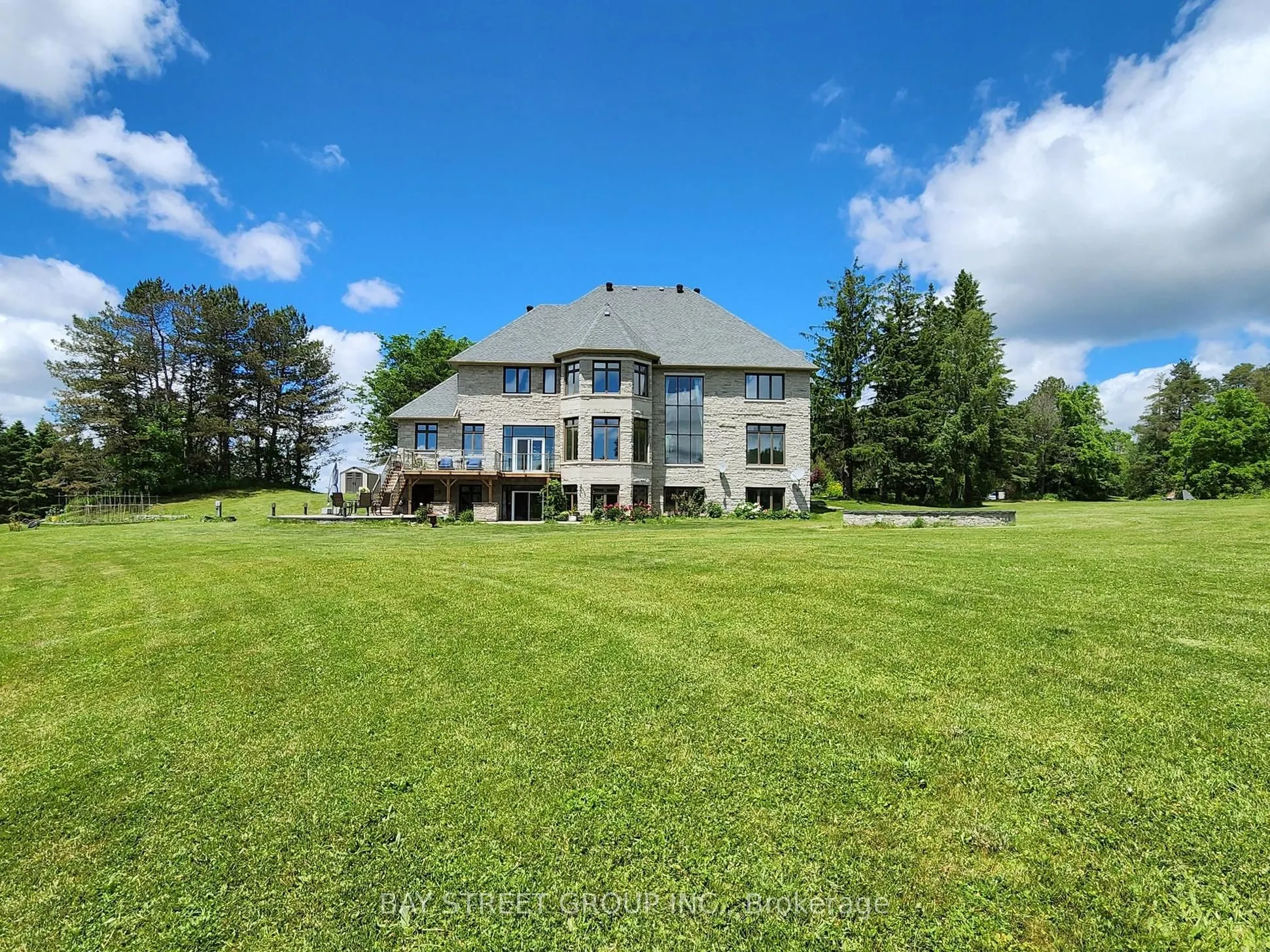 3141 Vivian Road