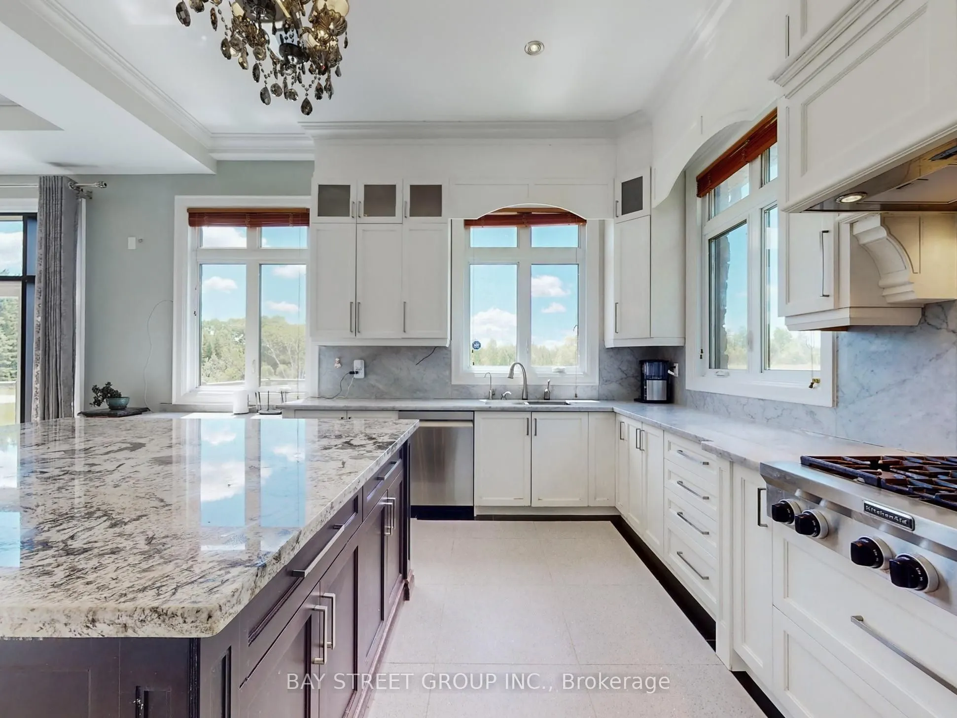 3141 Vivian Road