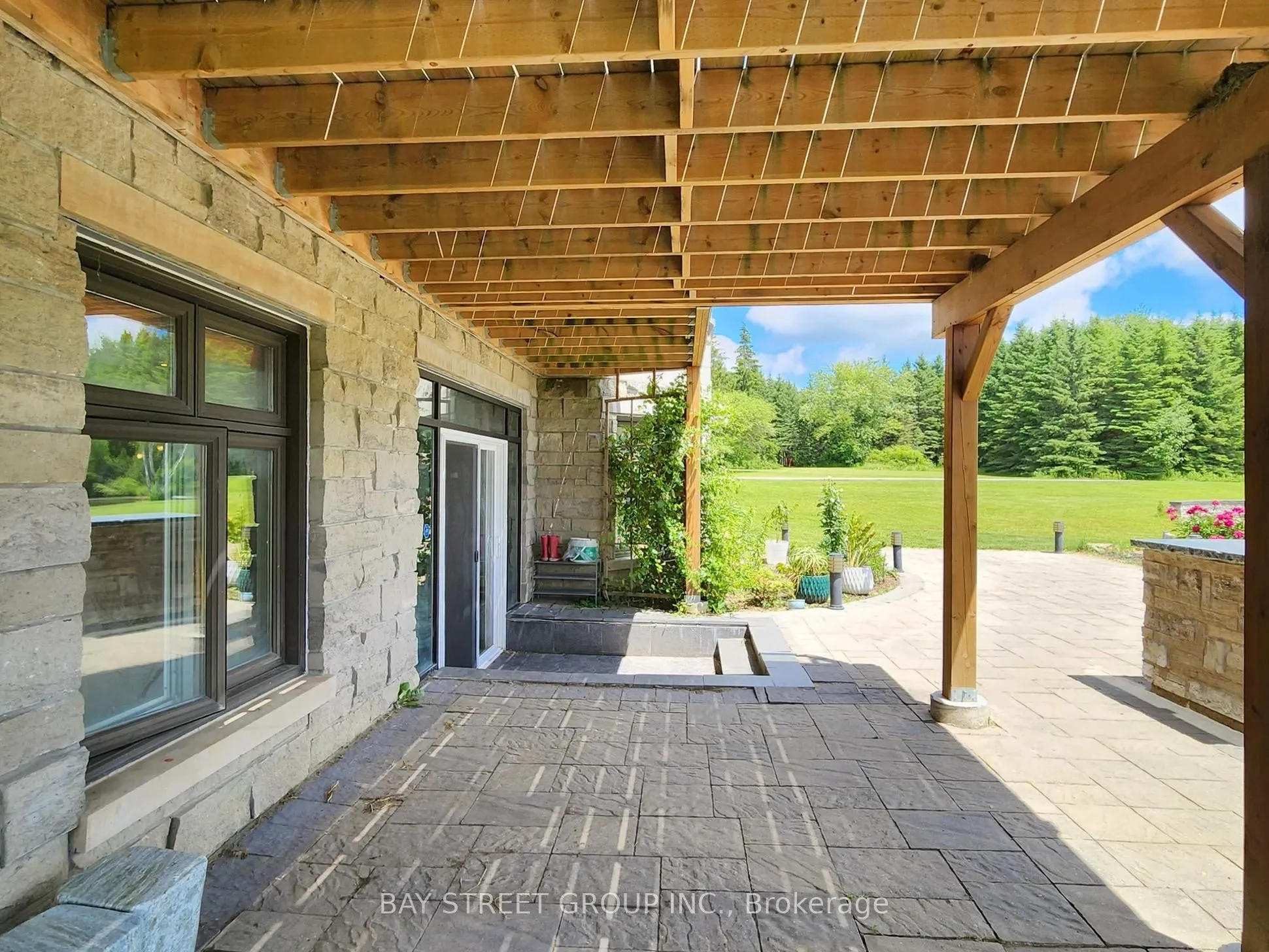 3141 Vivian Road