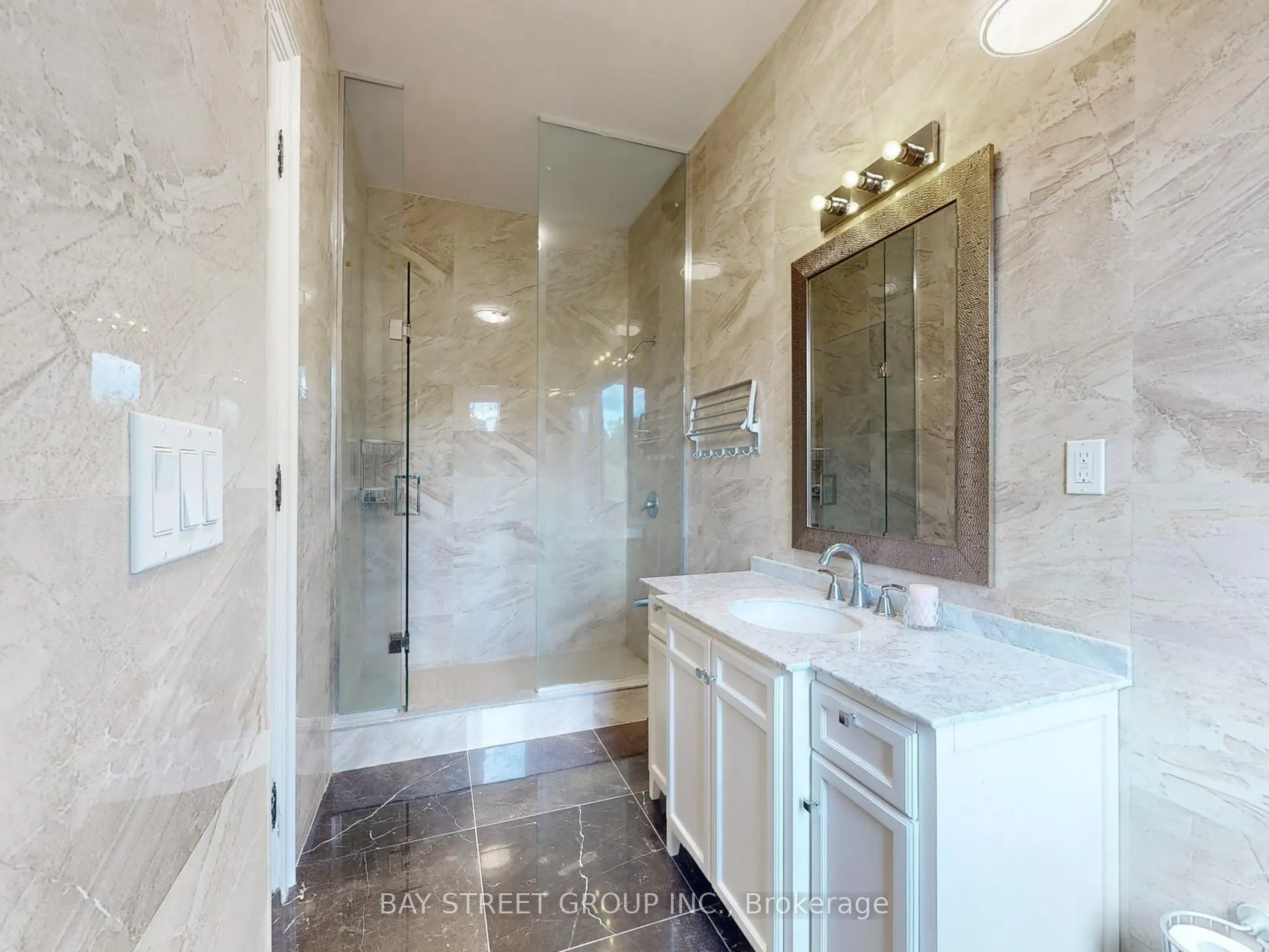 3141 Vivian Road