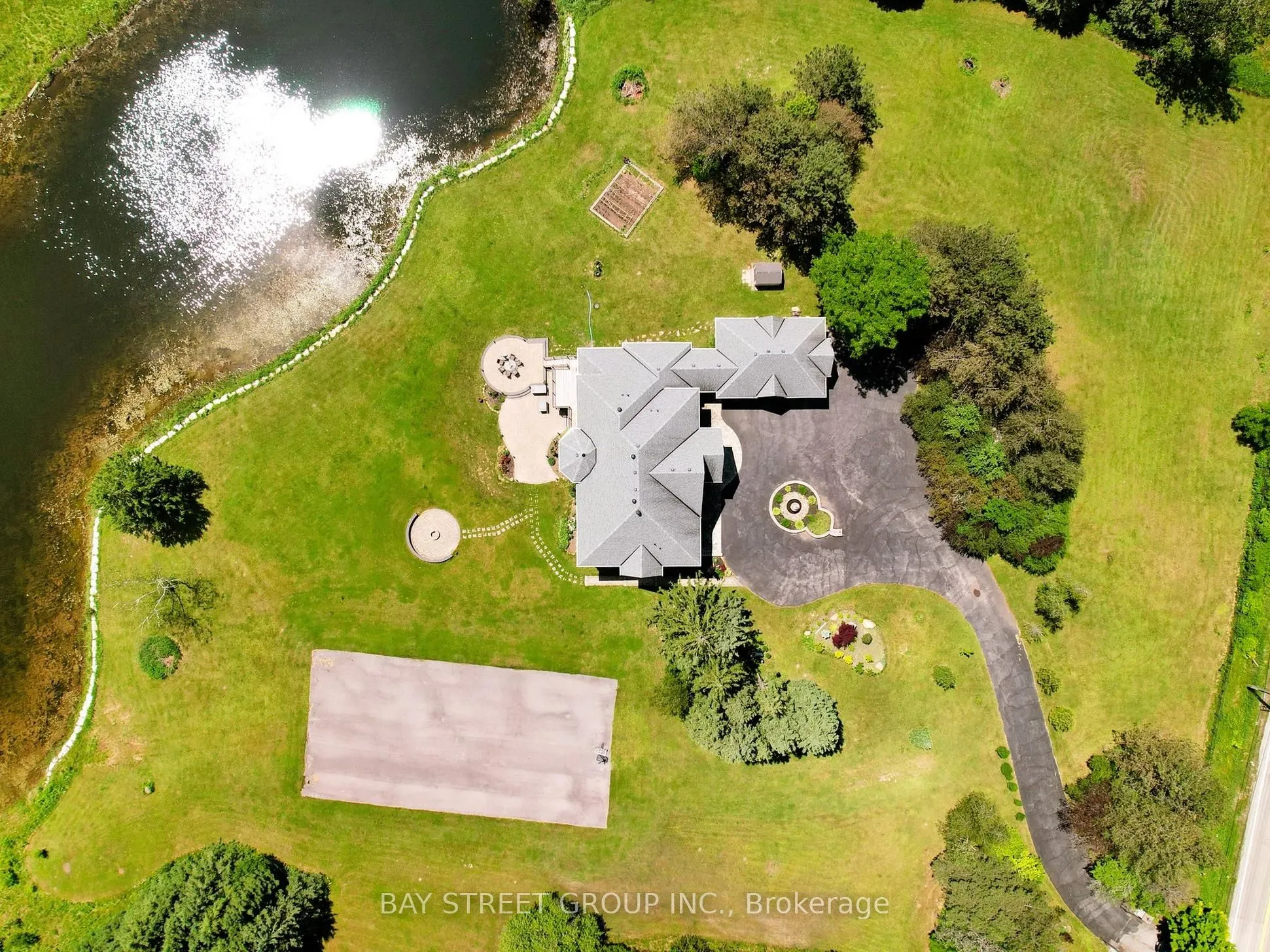 3141 Vivian Road