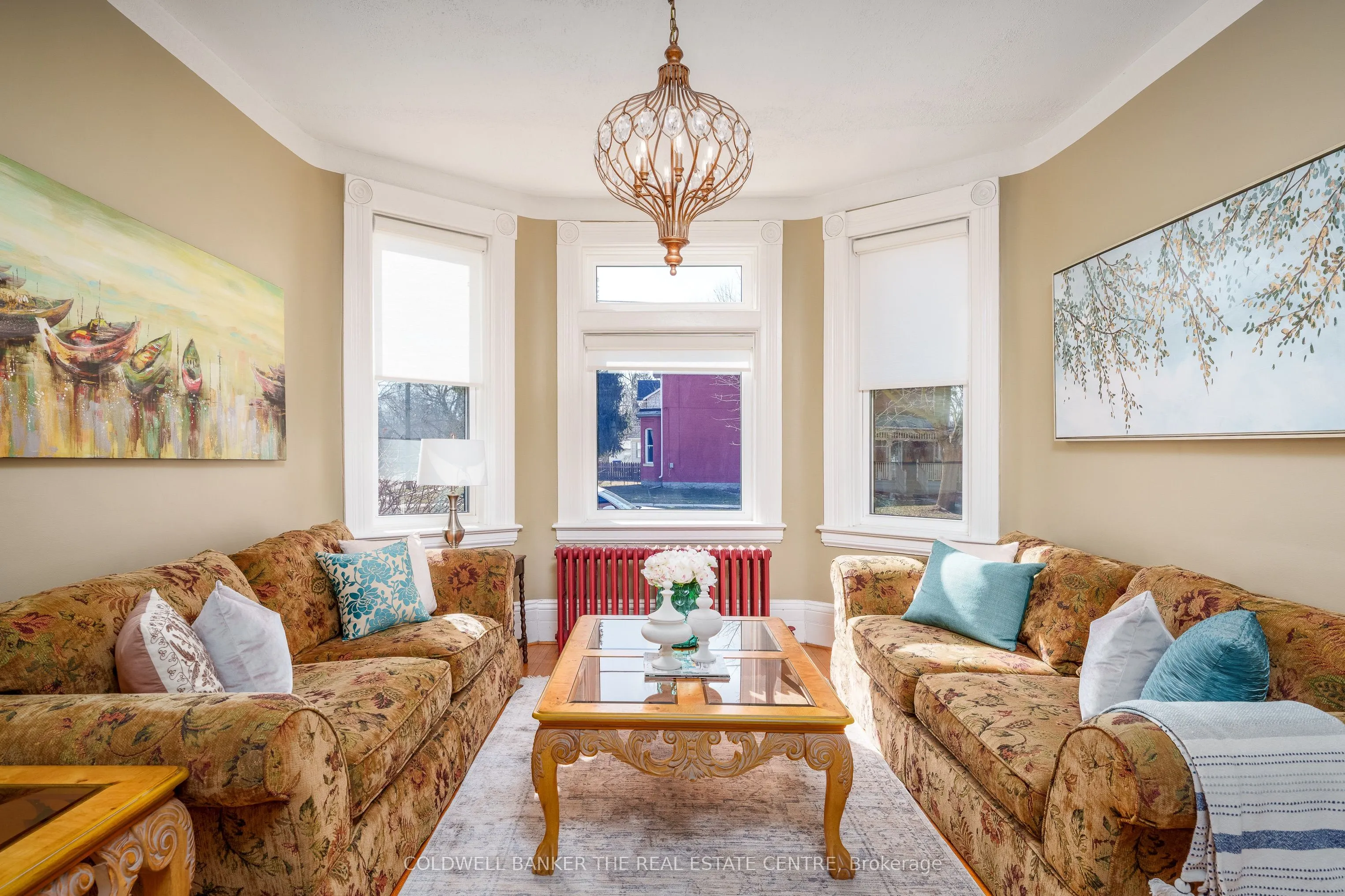 102 Wellington Street E