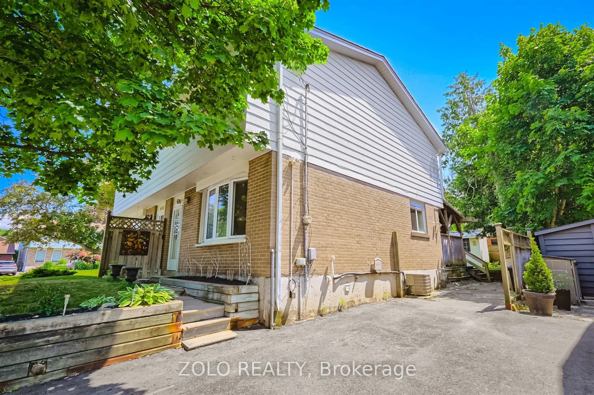690 Elgin Street