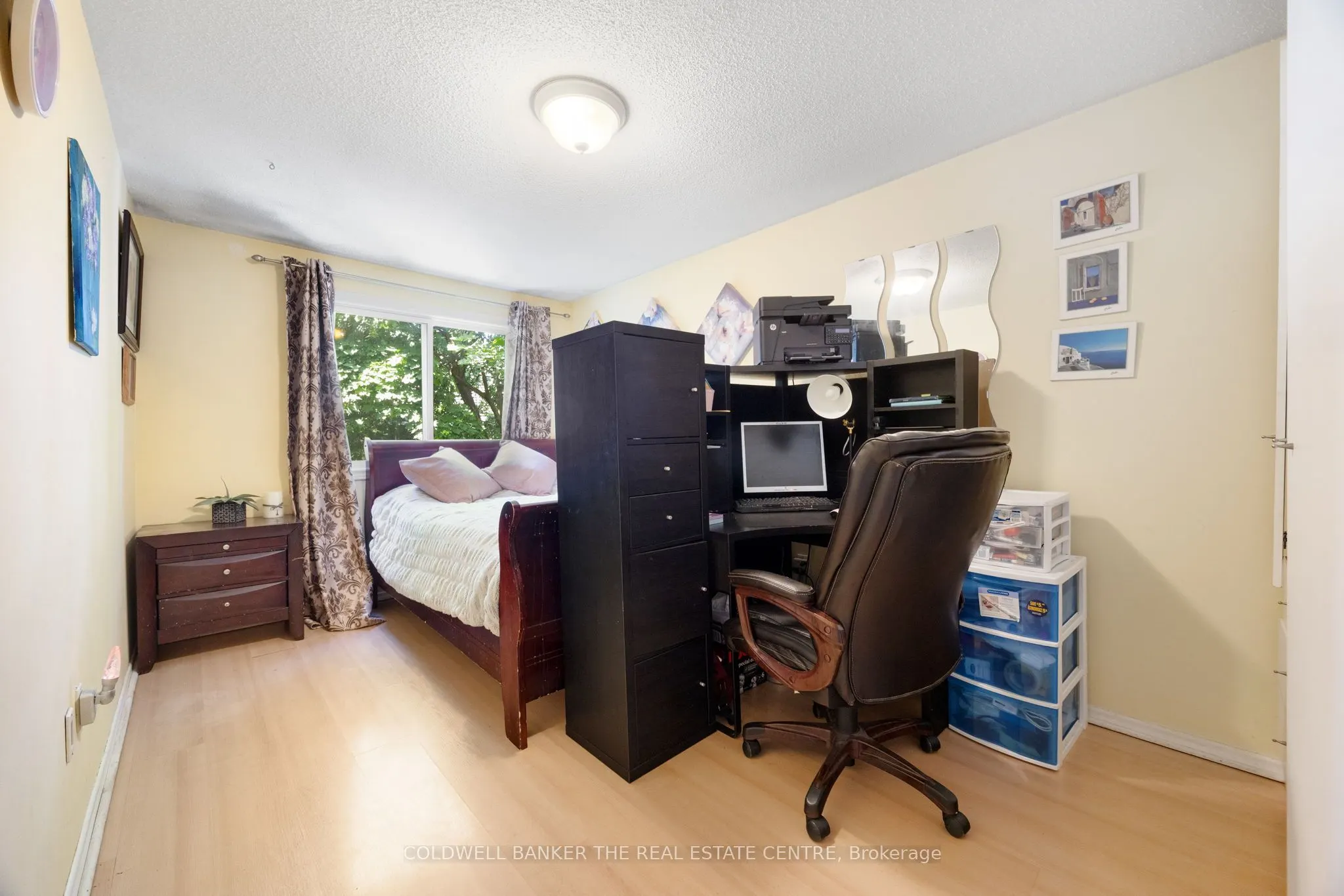23 Riviera Drive W