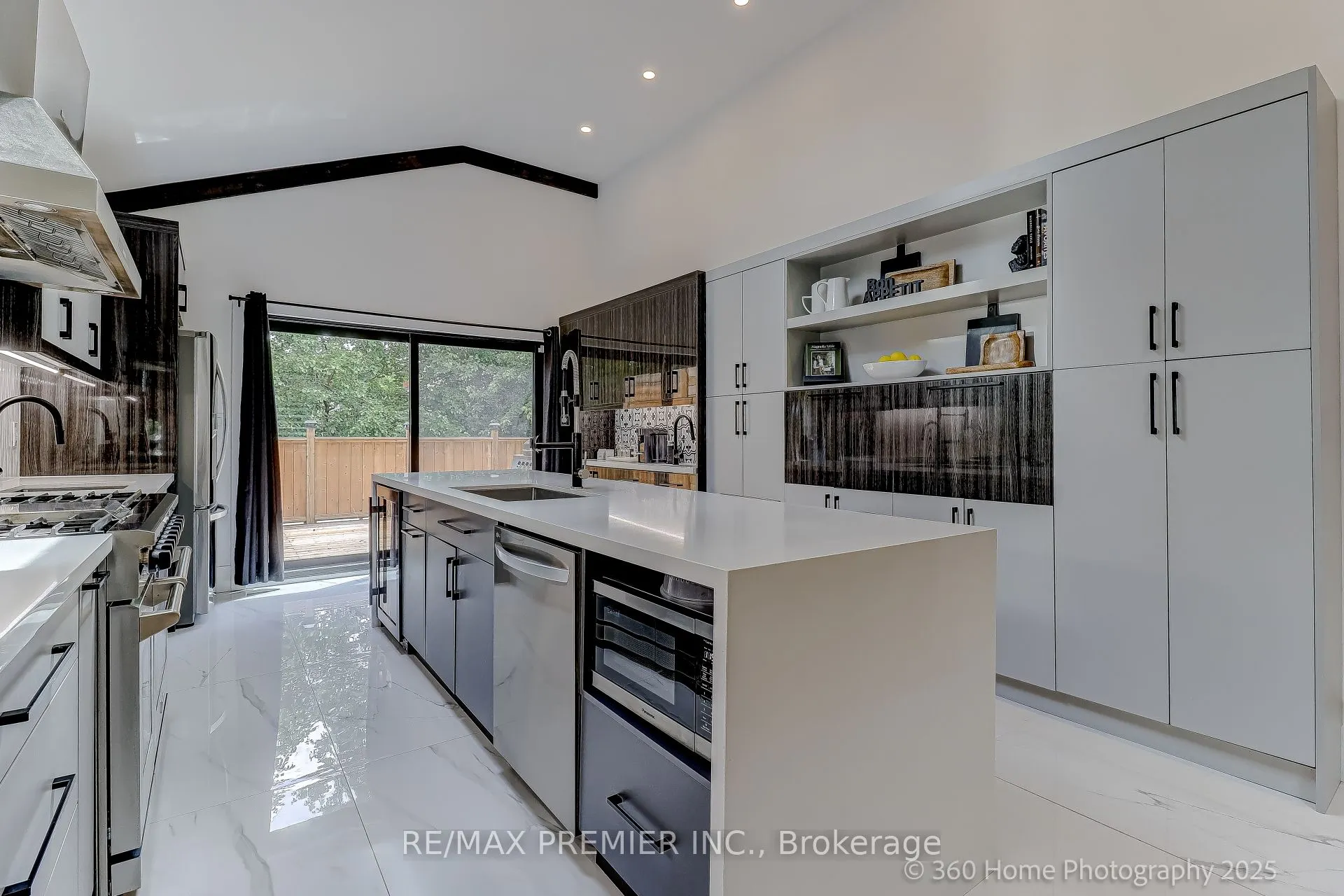 17 Chinook Drive