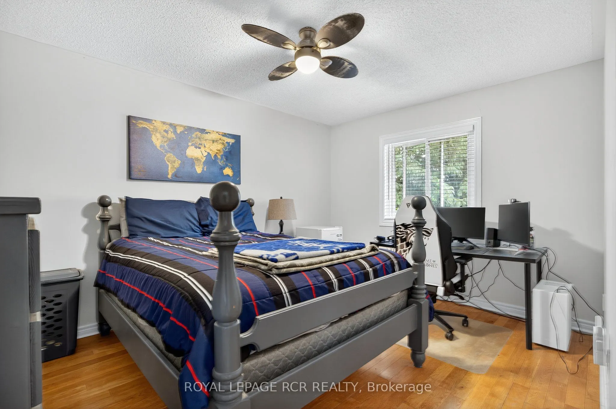 2 Dungey Crescent