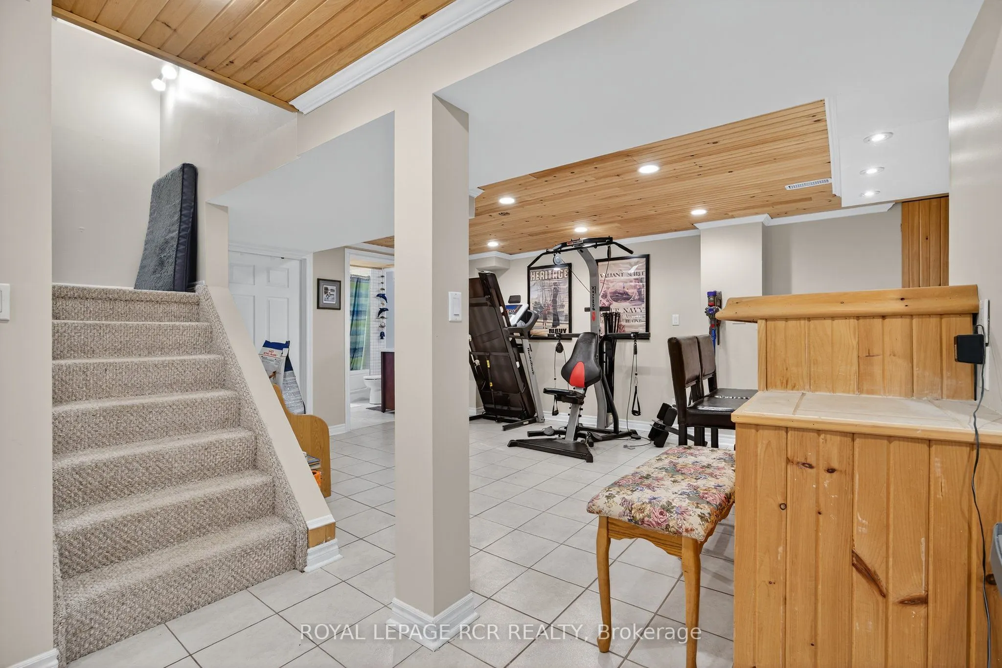 2 Dungey Crescent