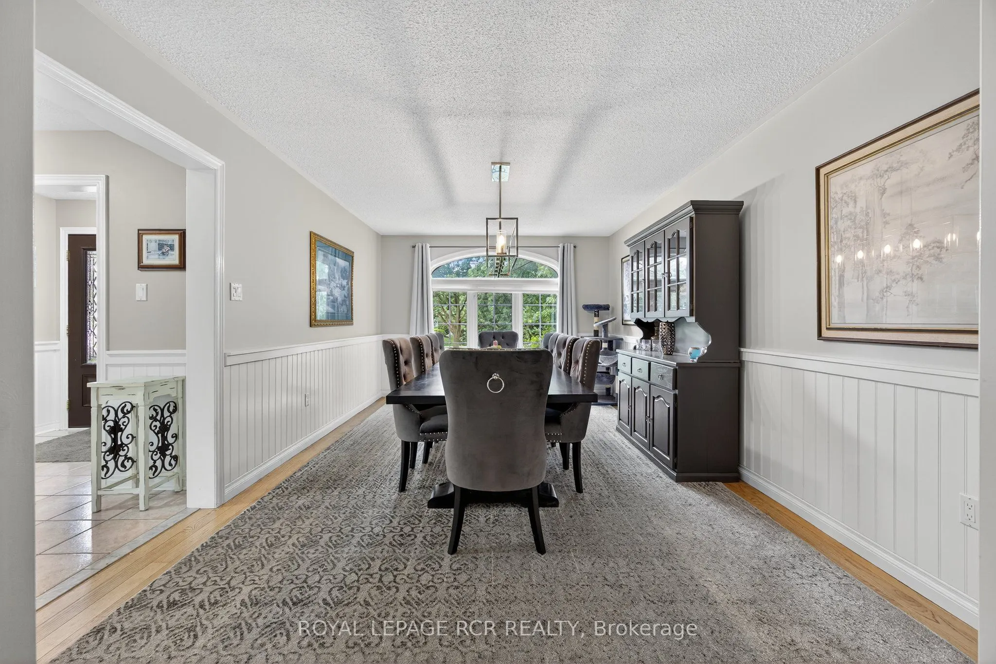 2 Dungey Crescent