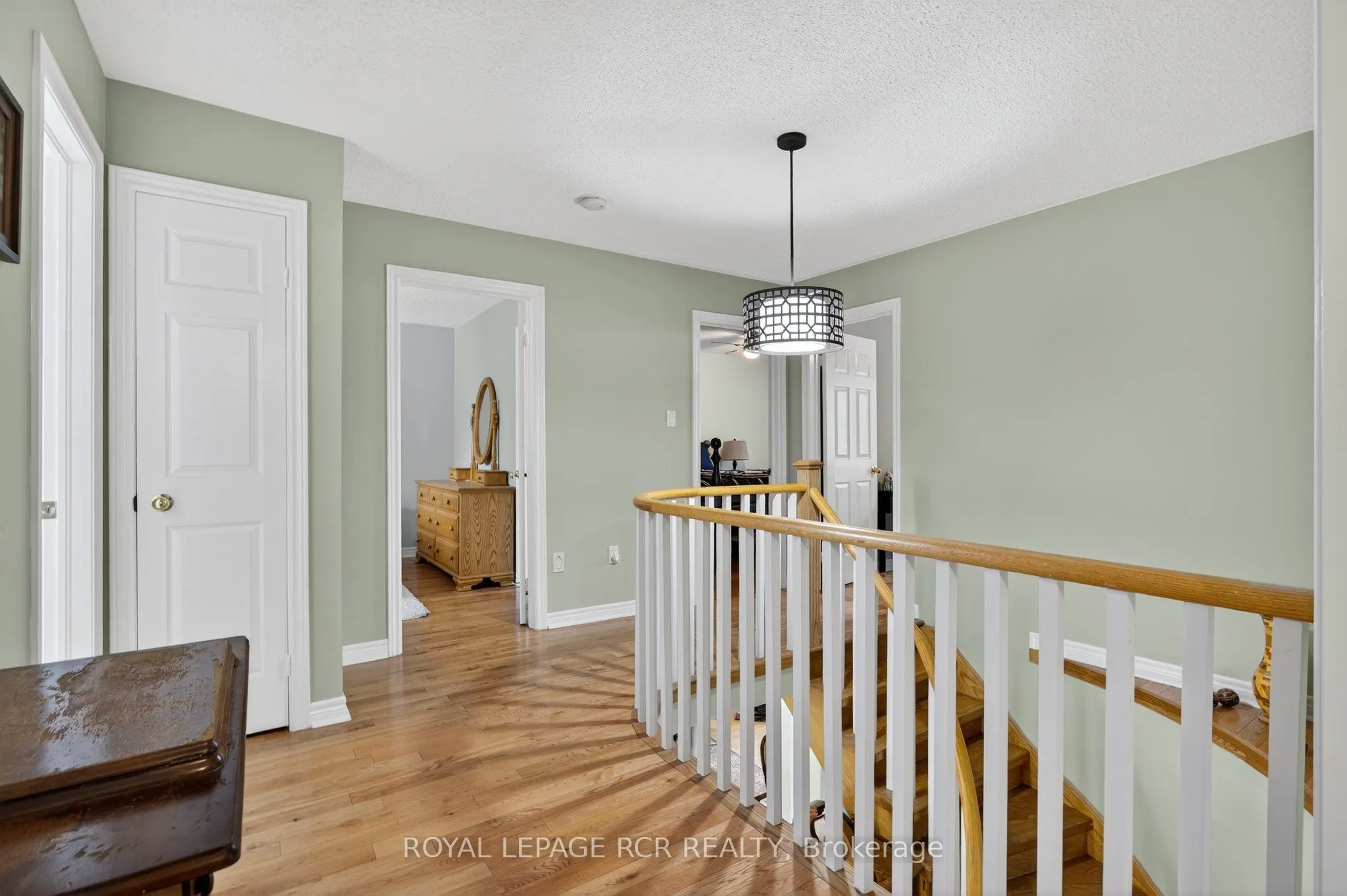 2 Dungey Crescent