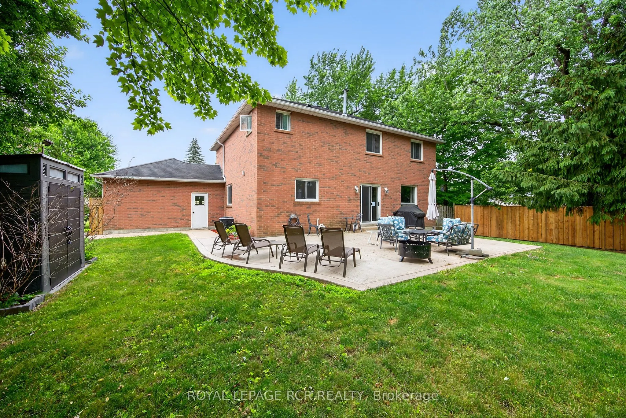 2 Dungey Crescent