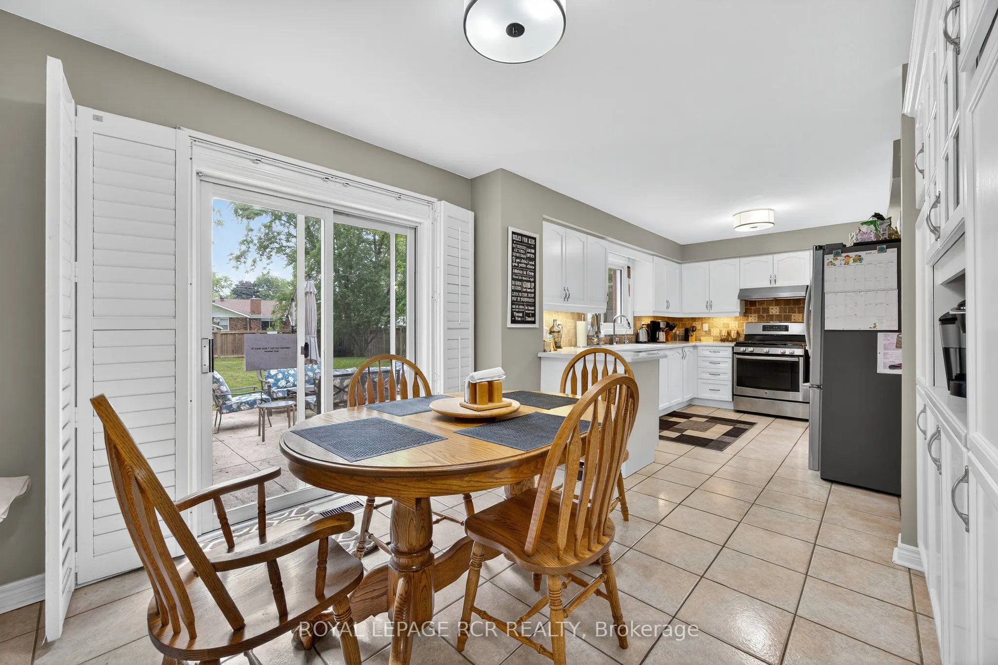 2 Dungey Crescent