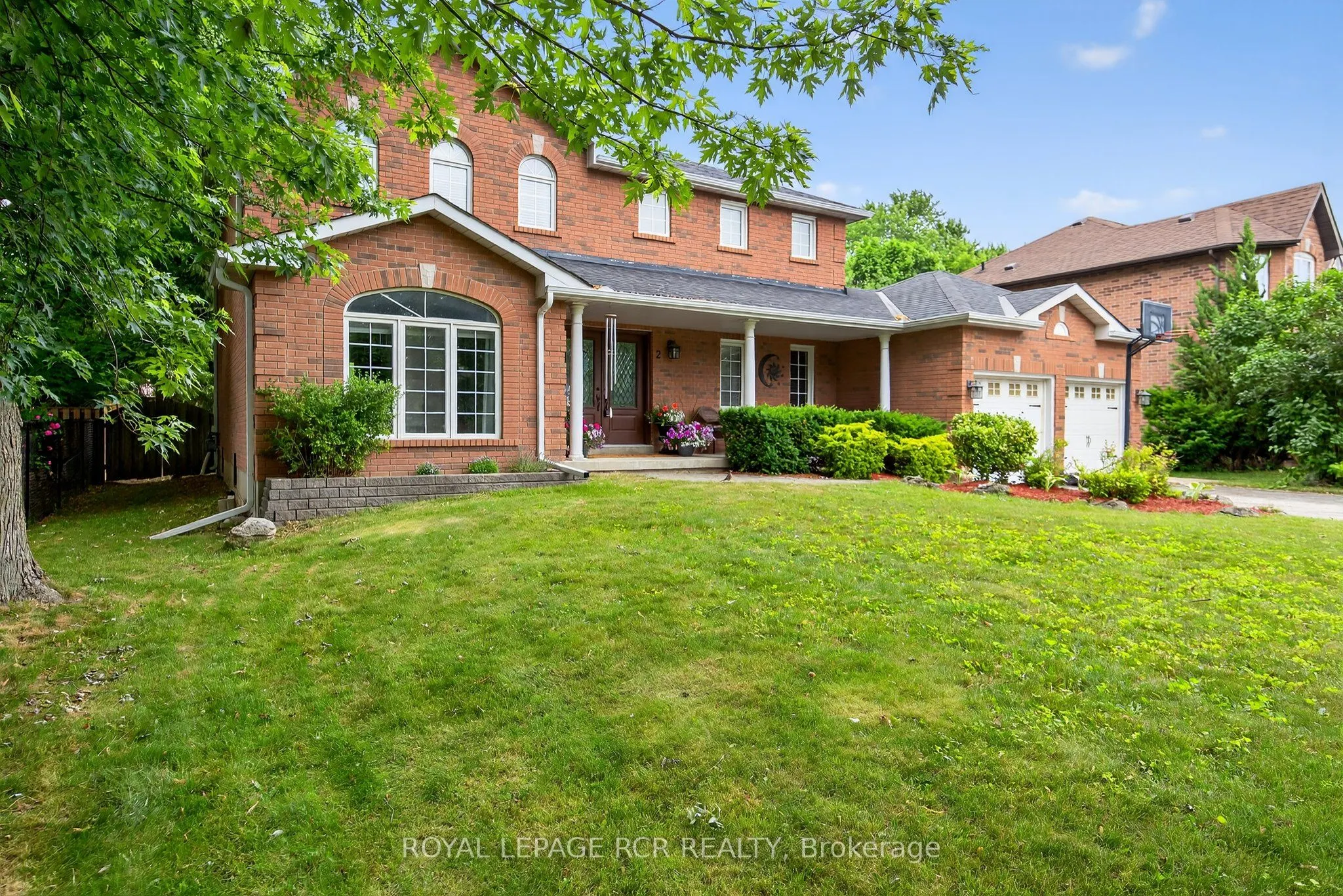2 Dungey Crescent