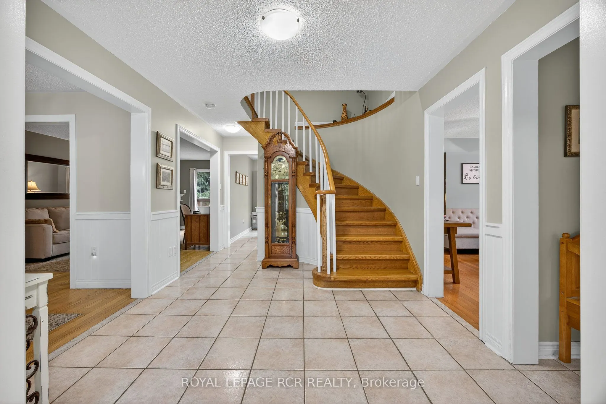 2 Dungey Crescent
