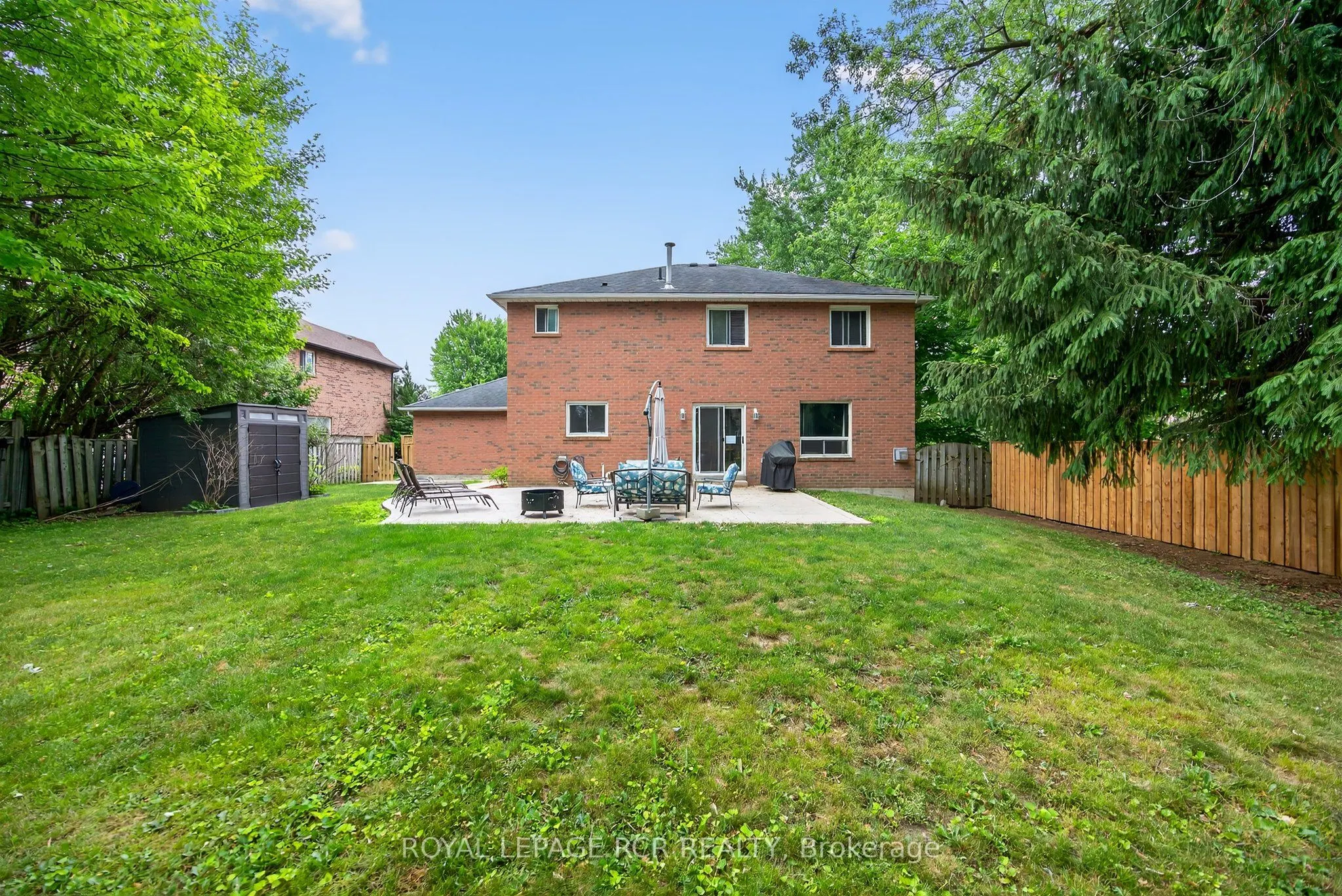 2 Dungey Crescent