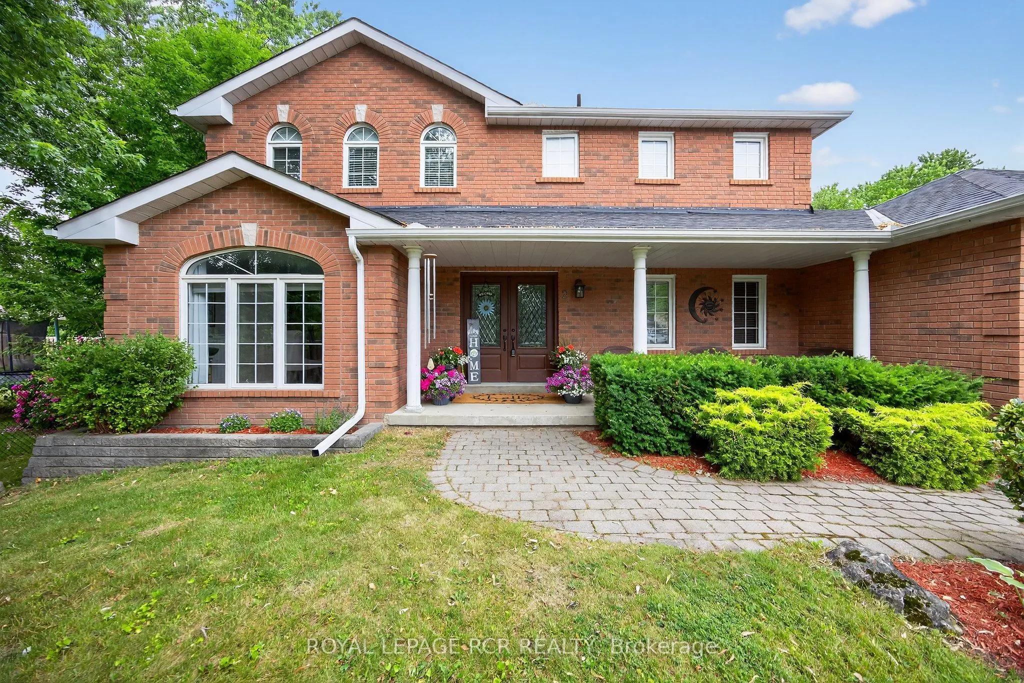 2 Dungey Crescent