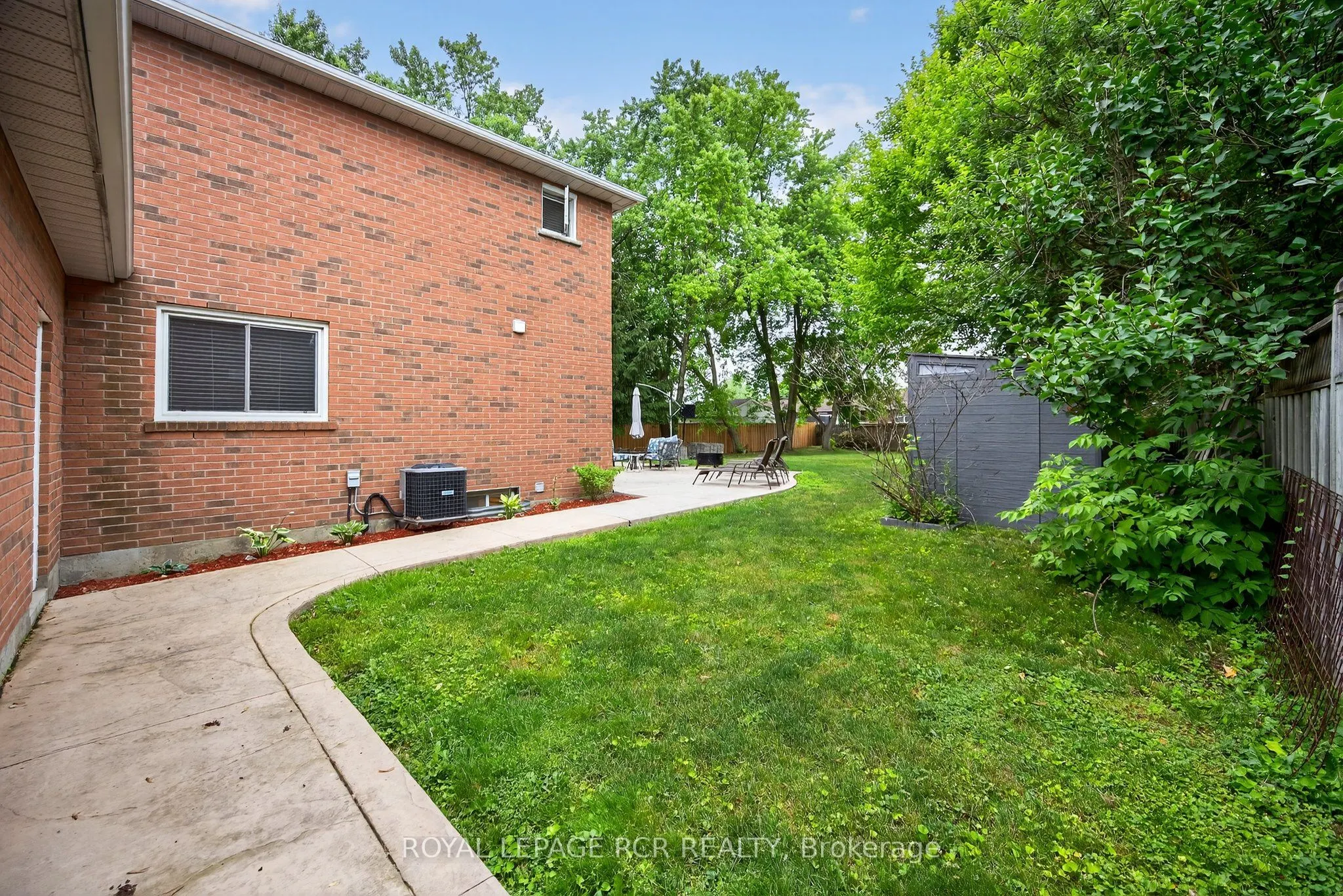 2 Dungey Crescent