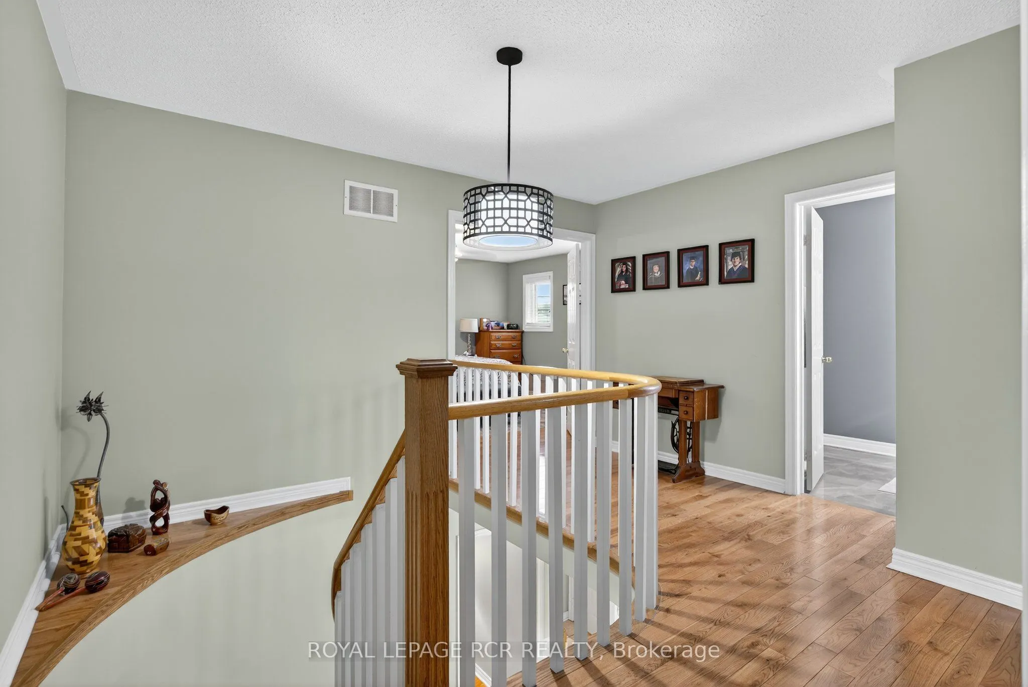 2 Dungey Crescent