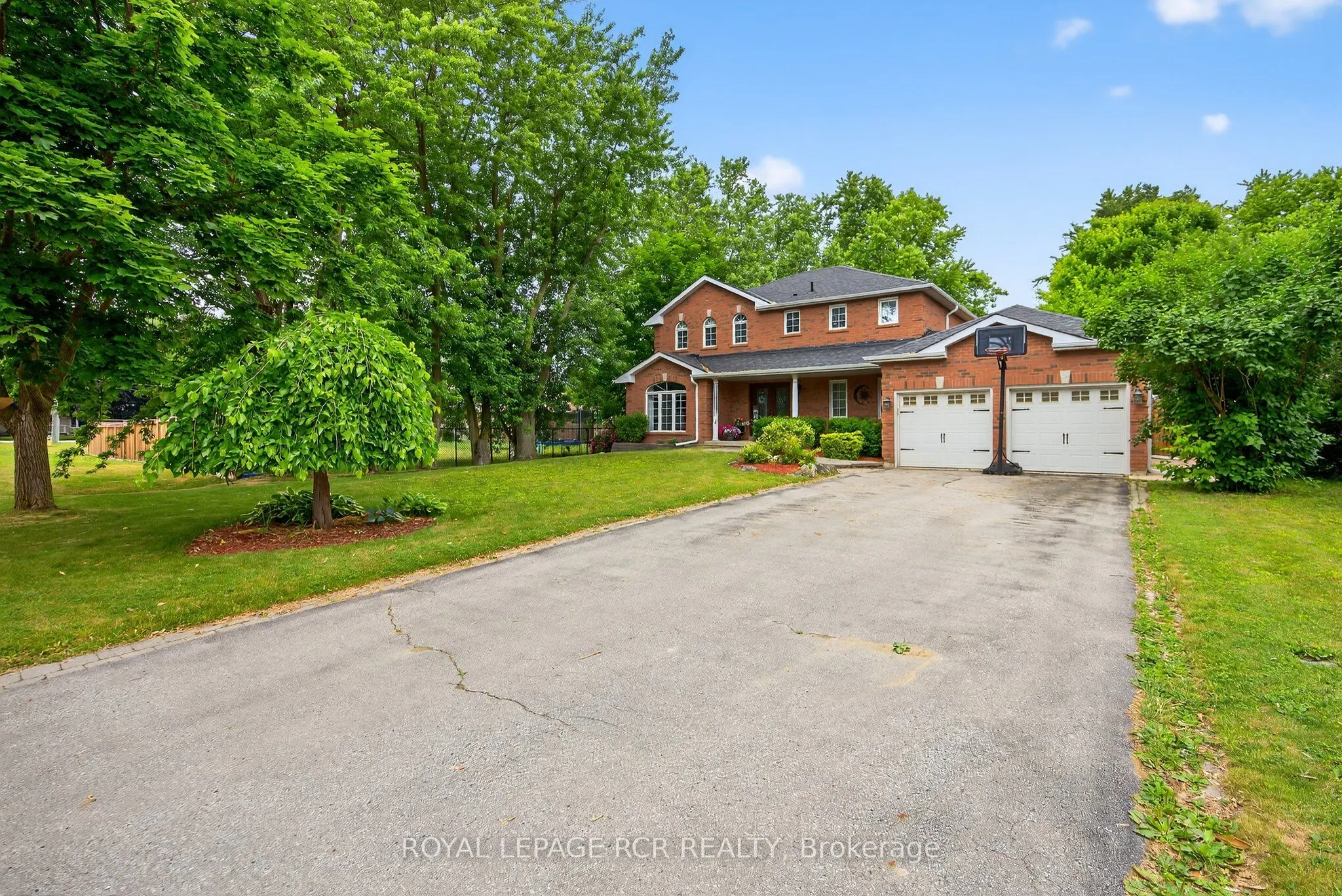 2 Dungey Crescent