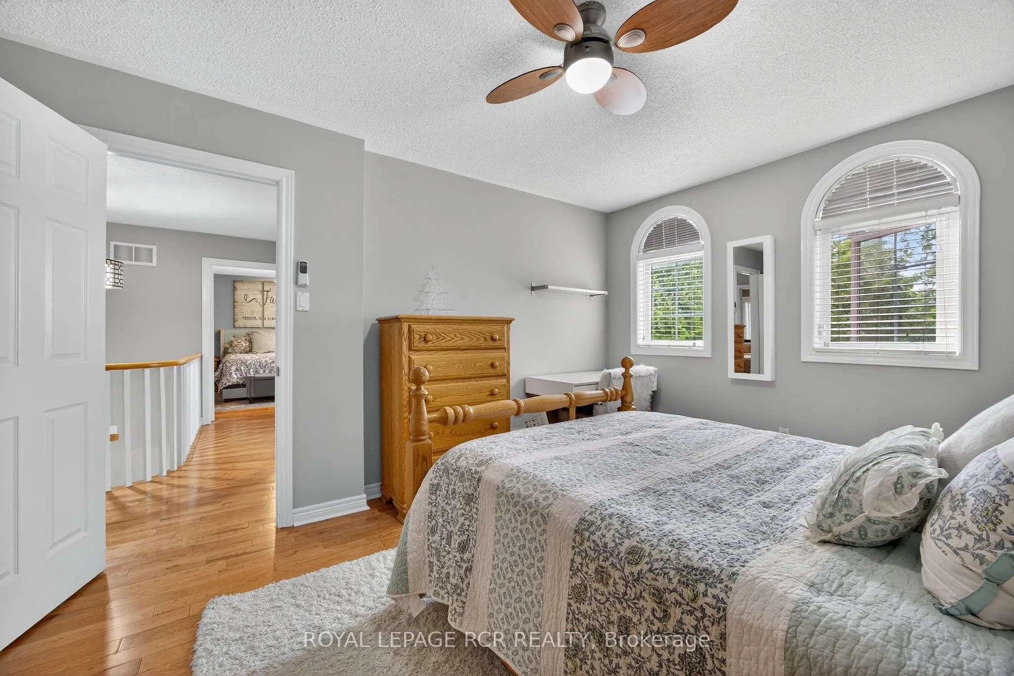 2 Dungey Crescent