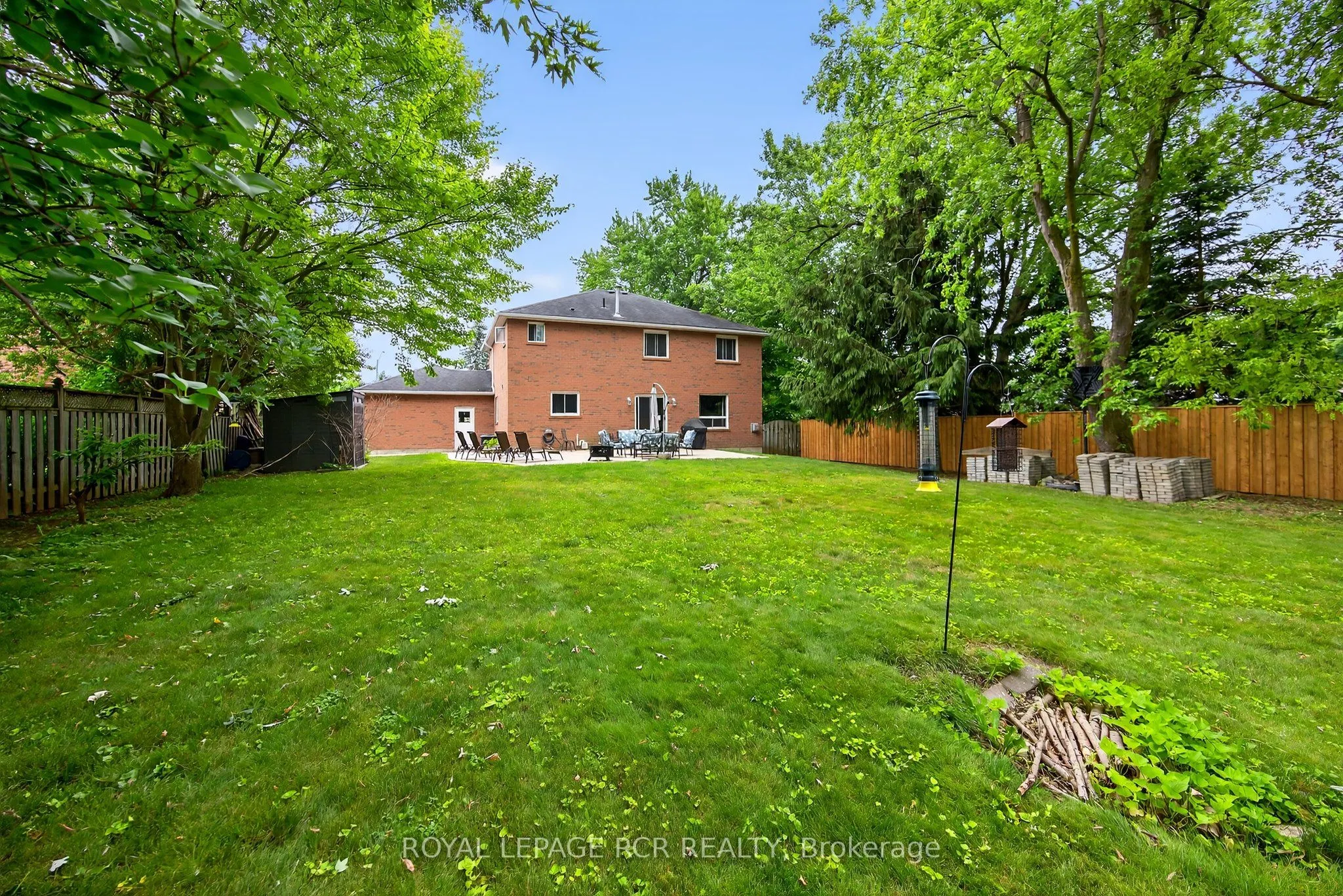 2 Dungey Crescent