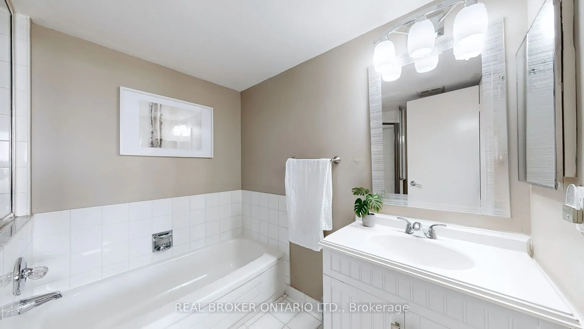 7440 Bathurst Street #1402