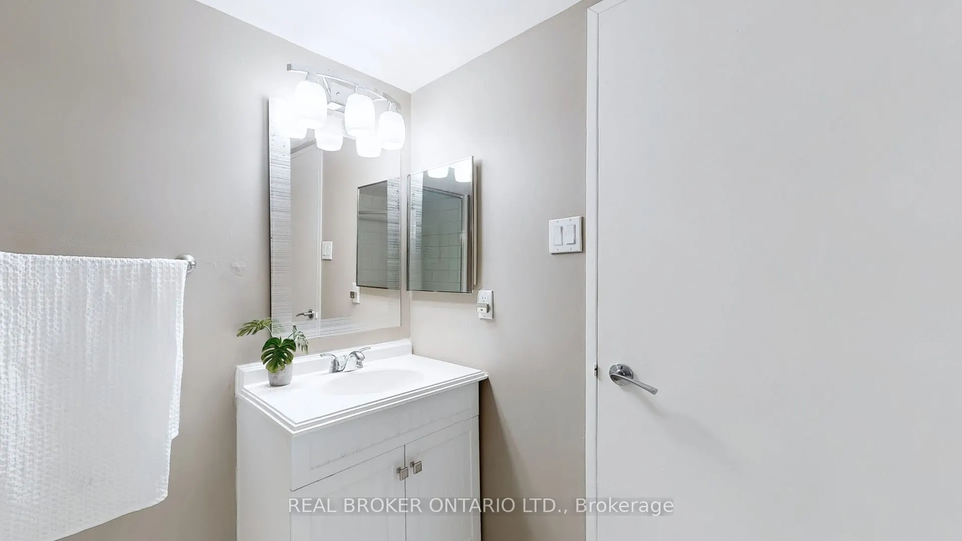 7440 Bathurst Street #1402