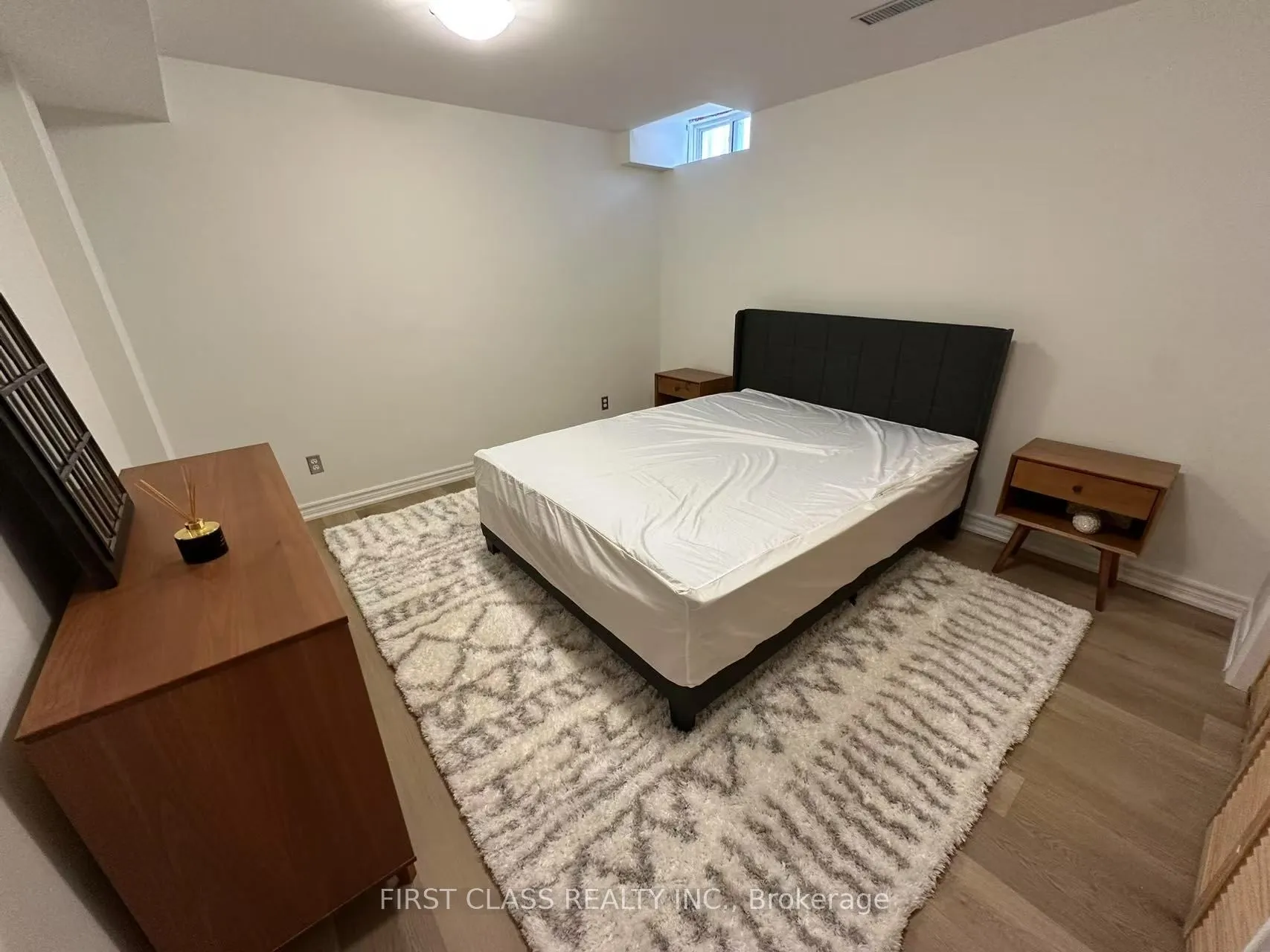 1905 Webster Boulevard