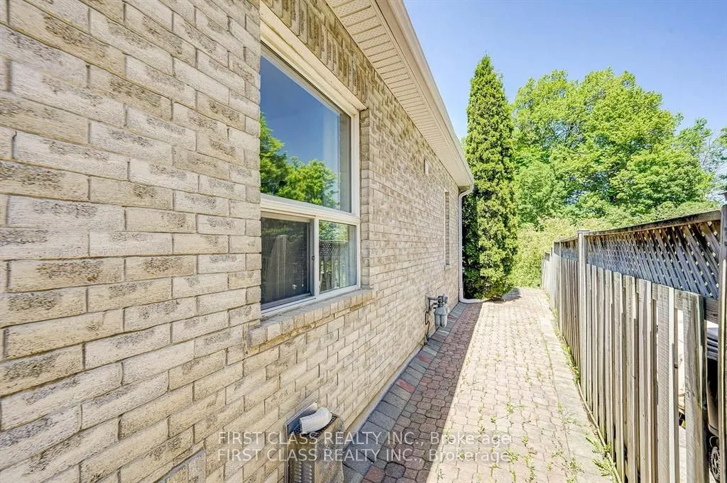 1905 Webster Boulevard