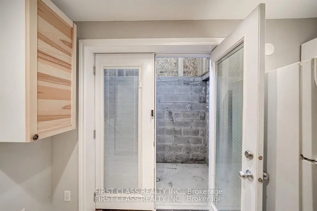 1905 Webster Boulevard