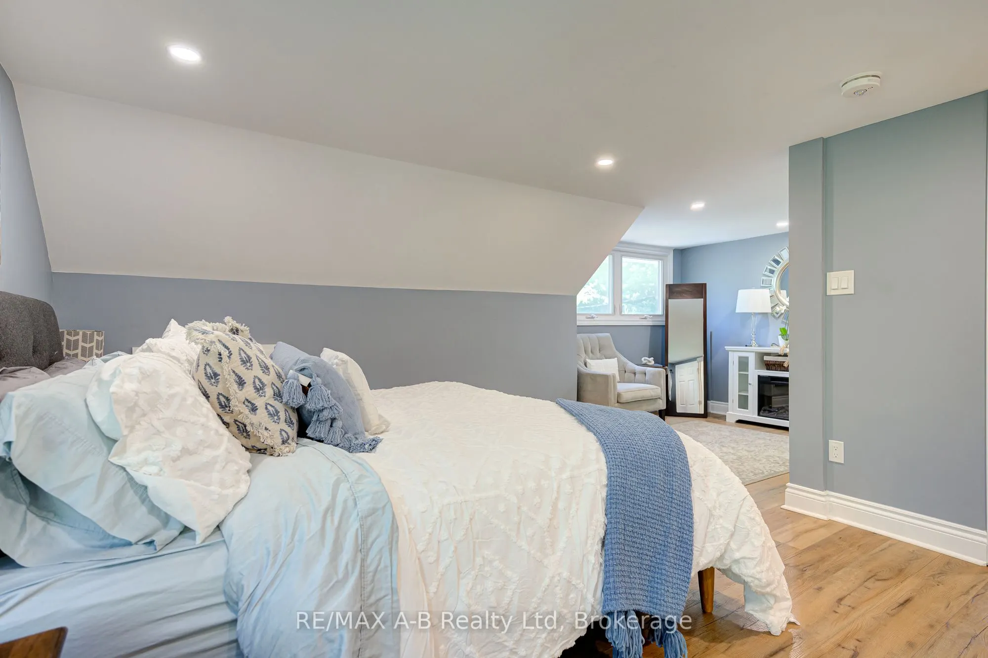 889 Canal Road