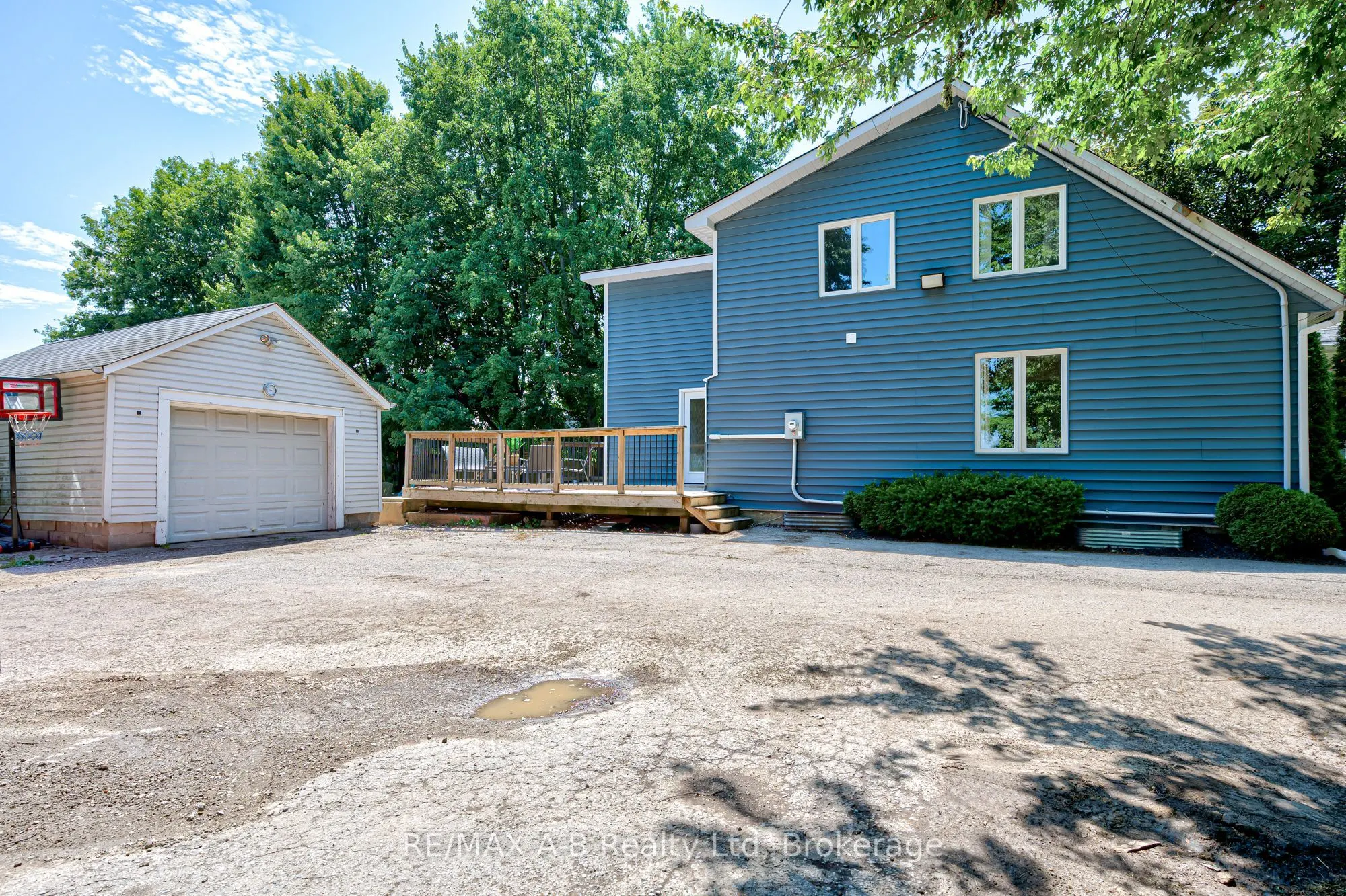 889 Canal Road