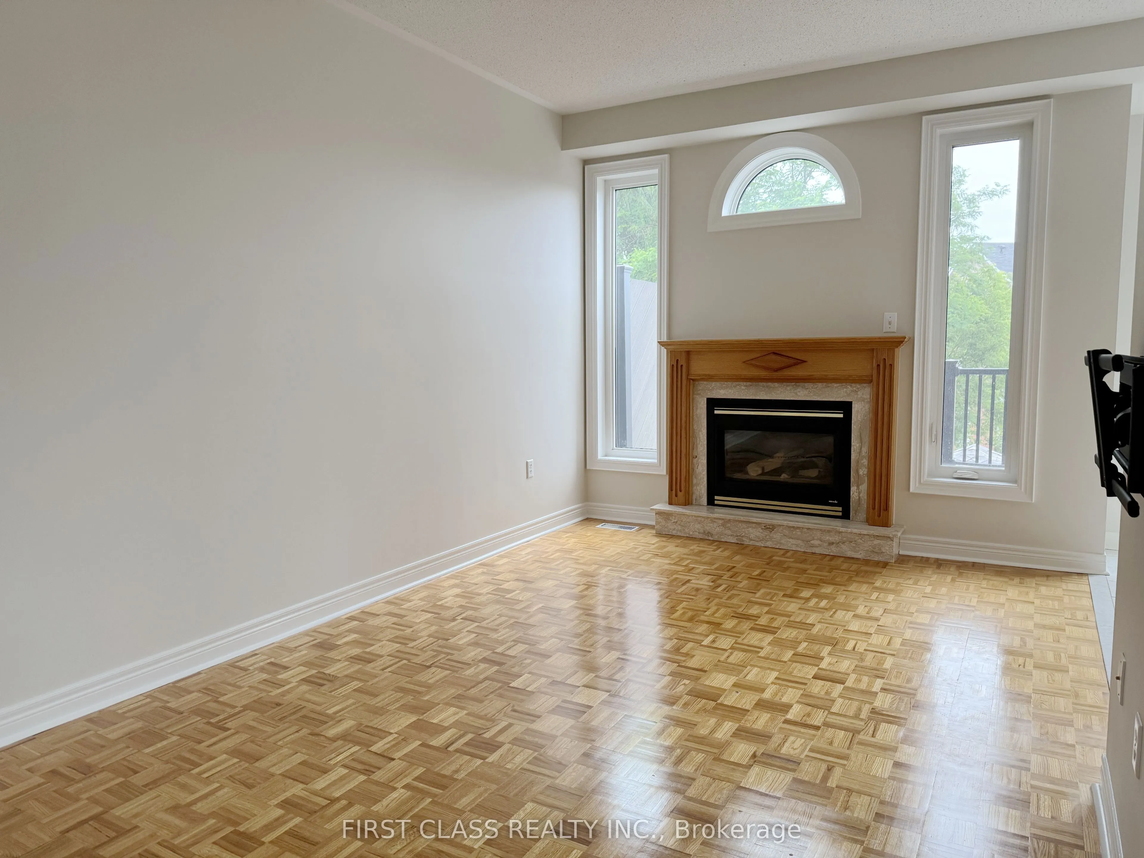78 Peninsula Crescent