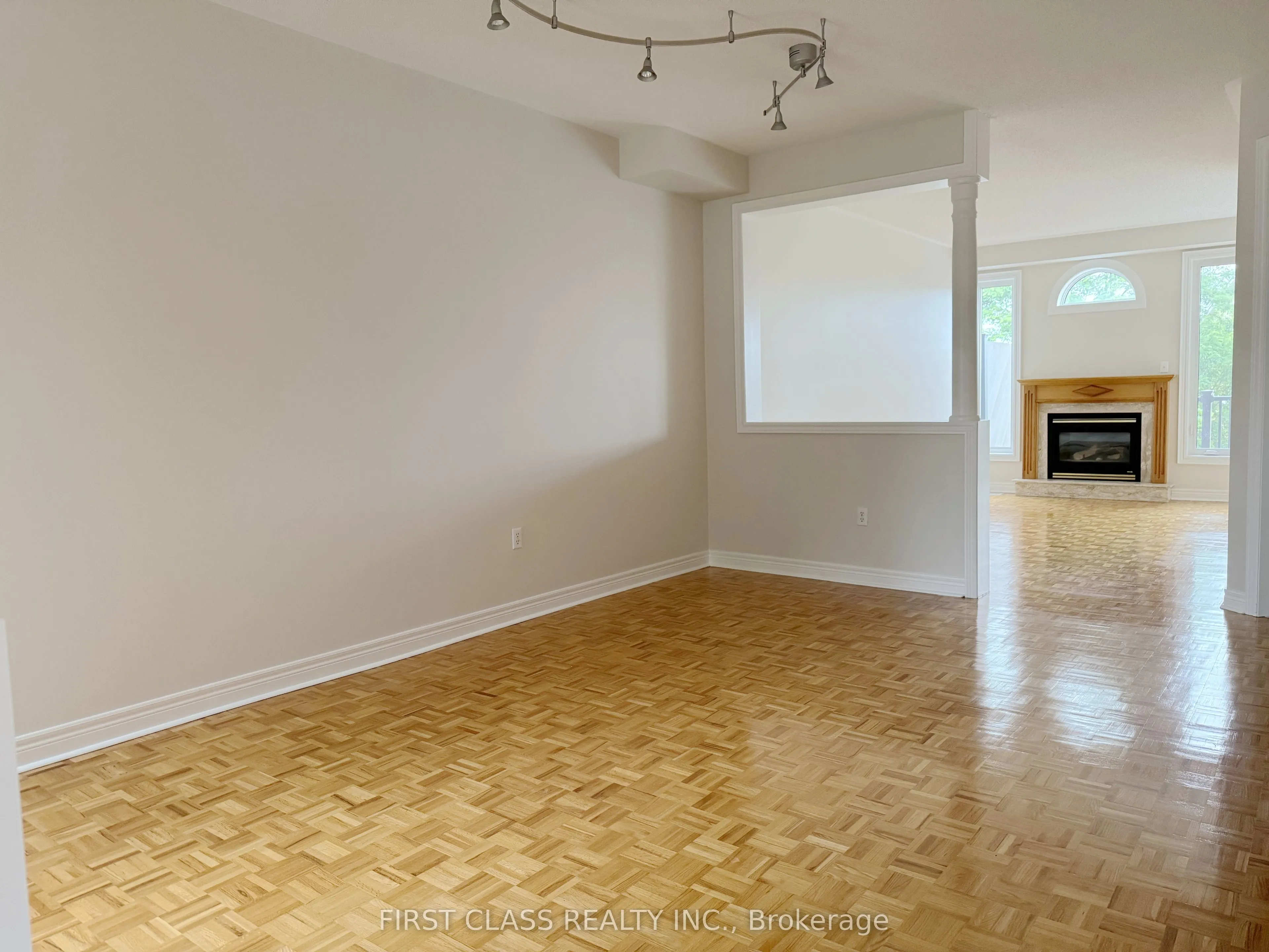 78 Peninsula Crescent